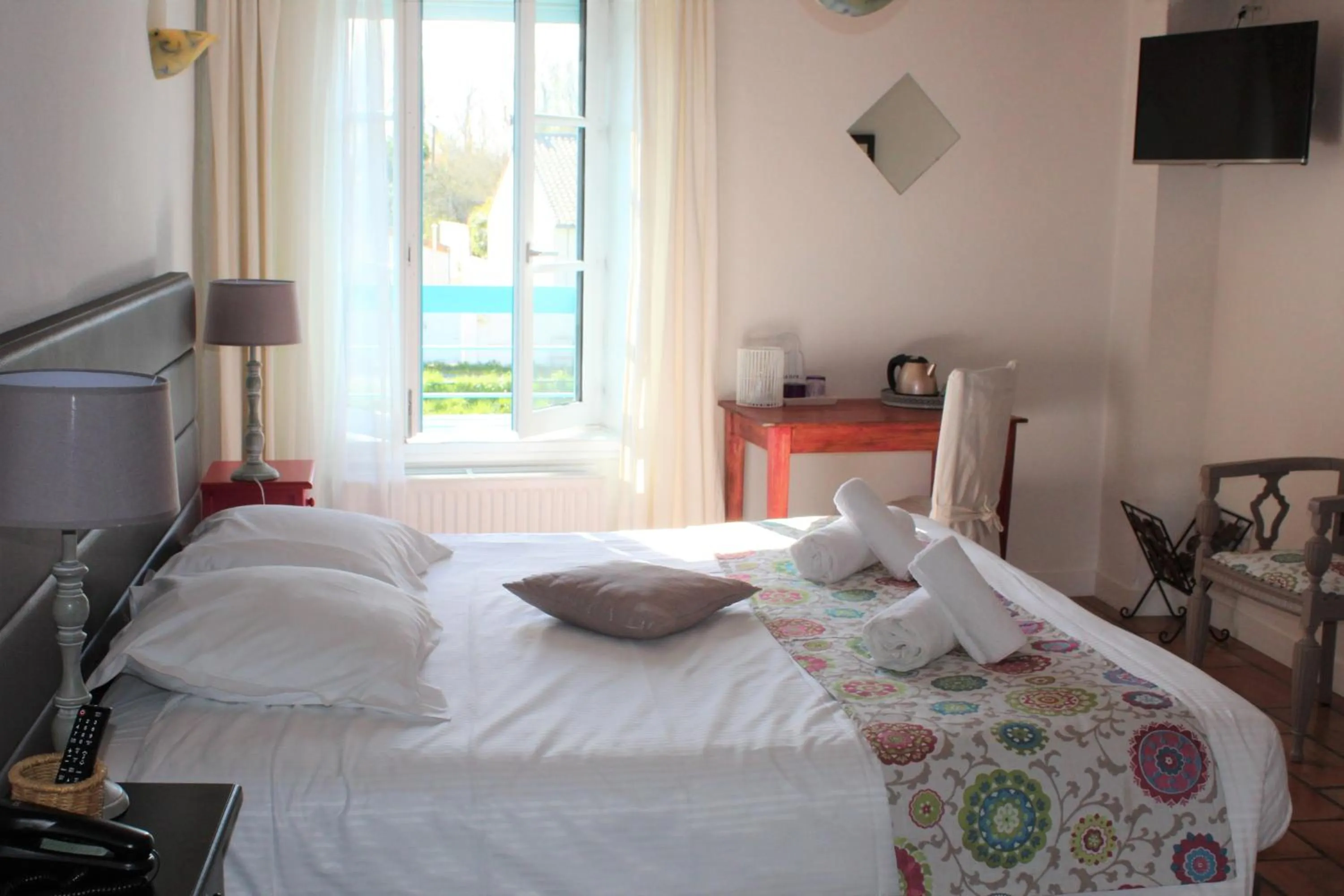 River view, Bed in Hotel Au Marais