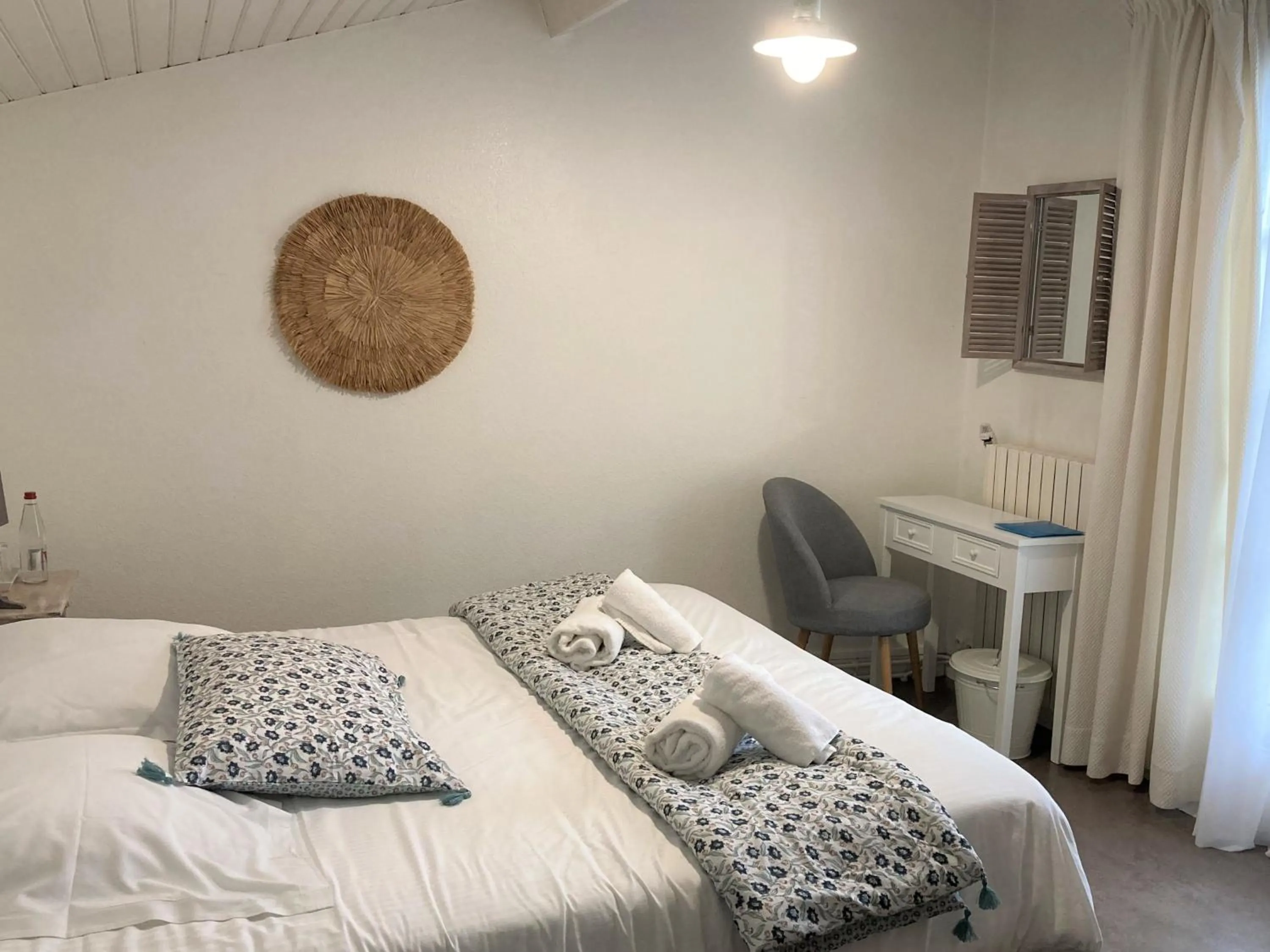 Balcony/Terrace, Bed in Hotel Au Marais