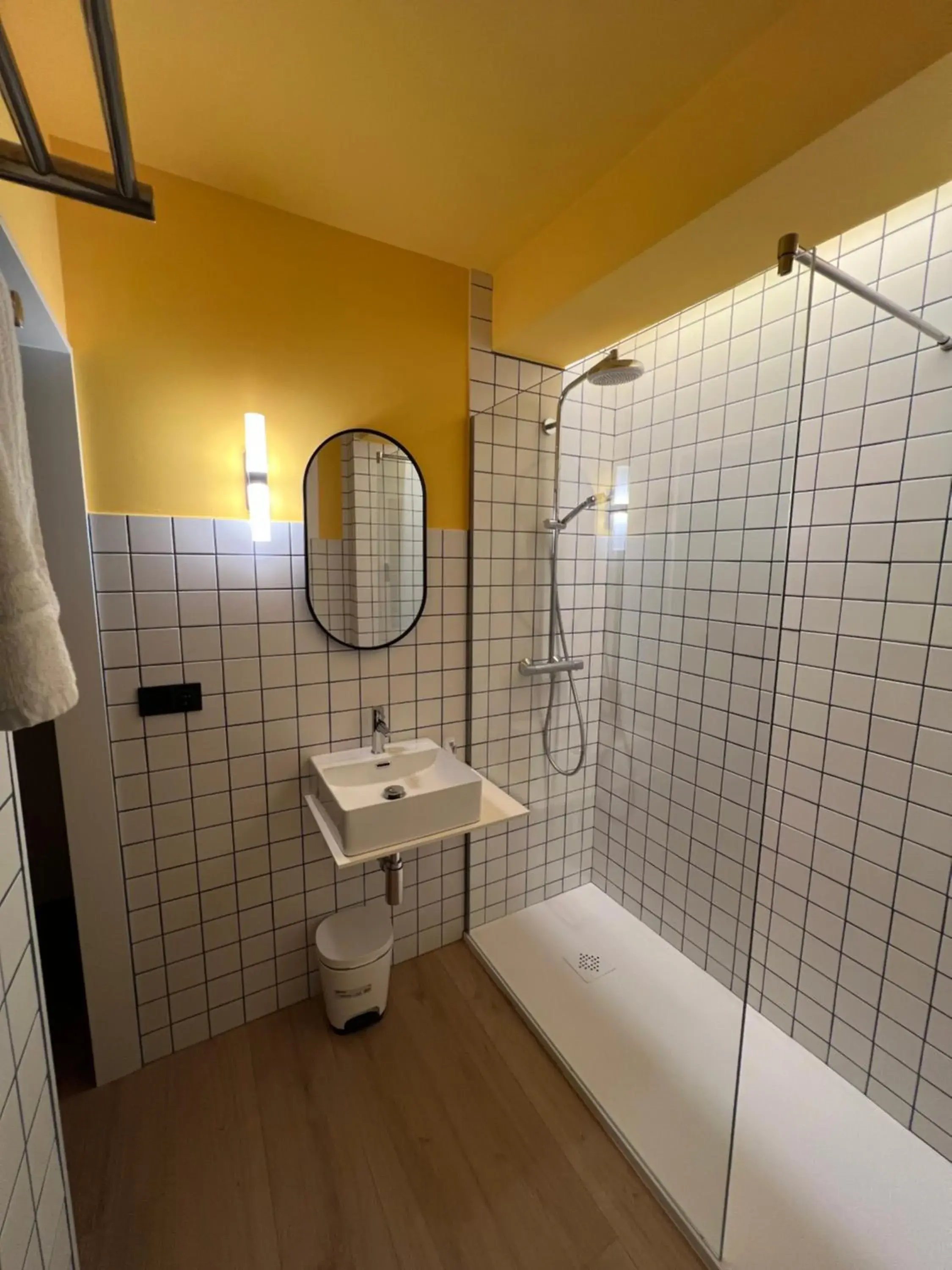 Triple Room with Private Bathroom in Albergue O Burgo Triple Room with Private Bathroom in Albergue O Burgo