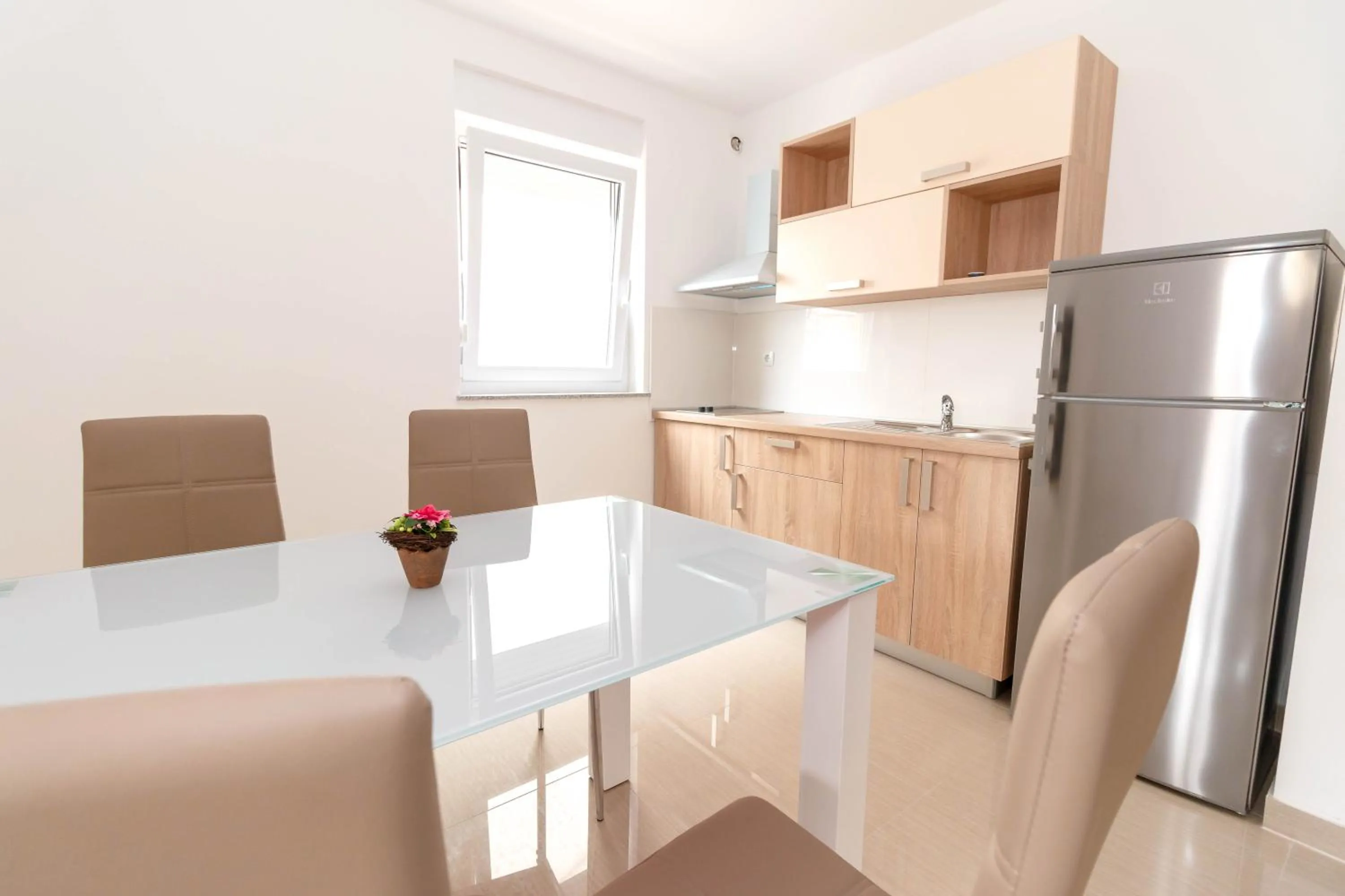 Kitchen or kitchenette in Summer Fun Apartments