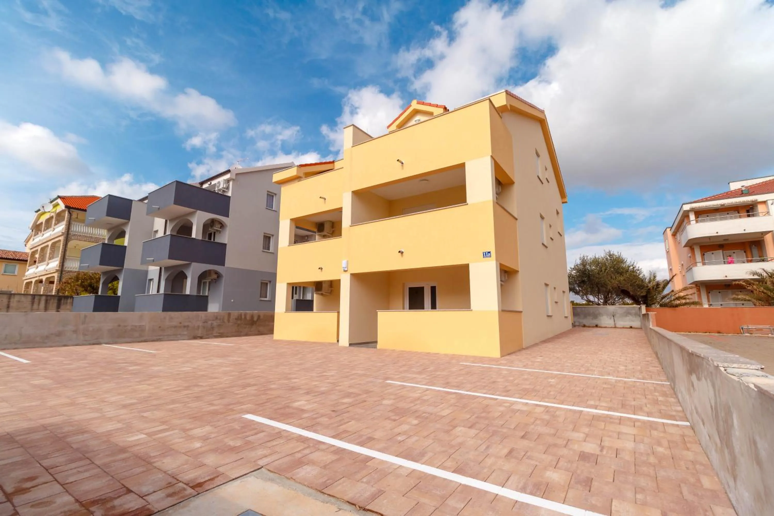 Property building in Summer Fun Apartments