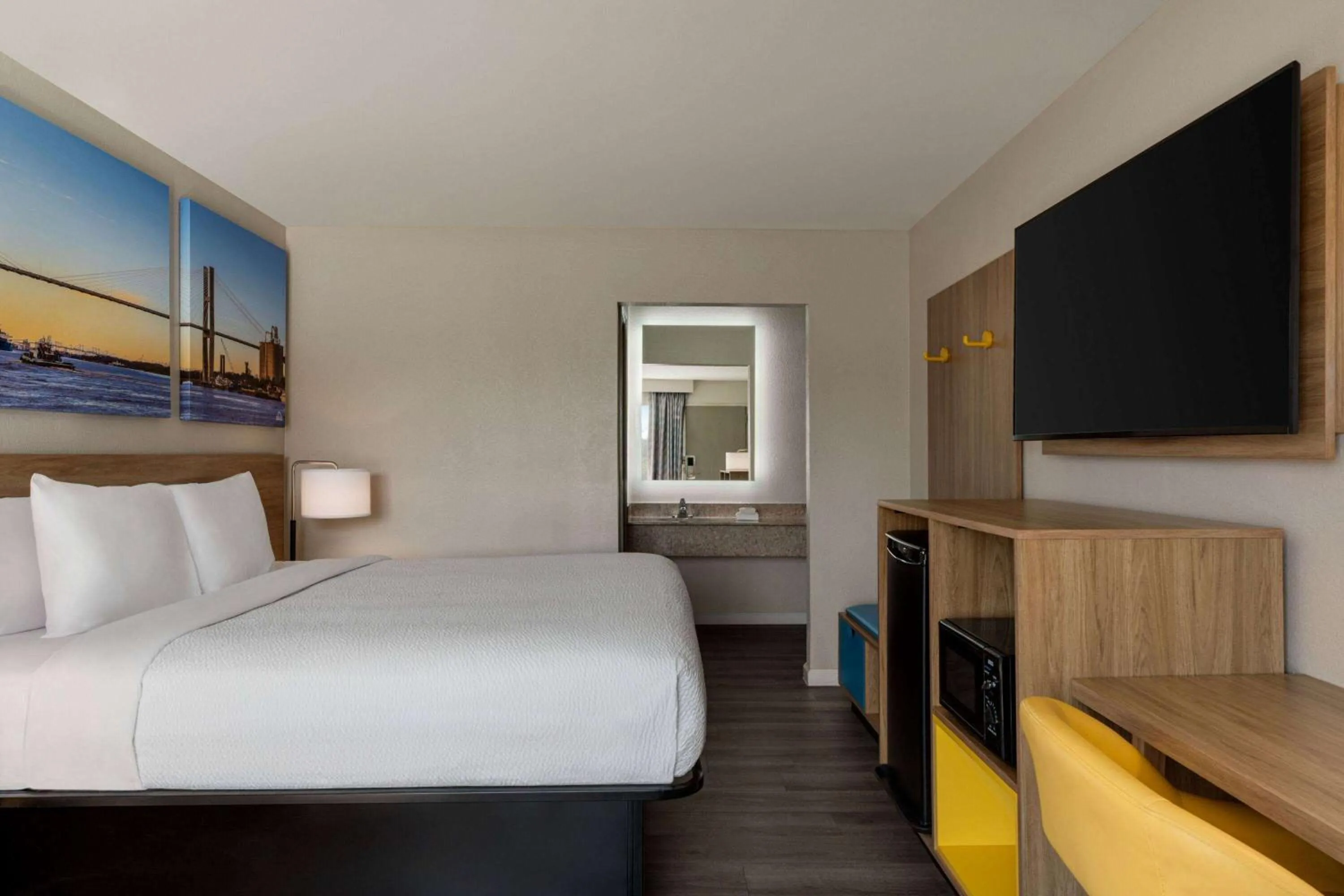 Photo of the whole room, Bed in Days Inn by Wyndham Emporia