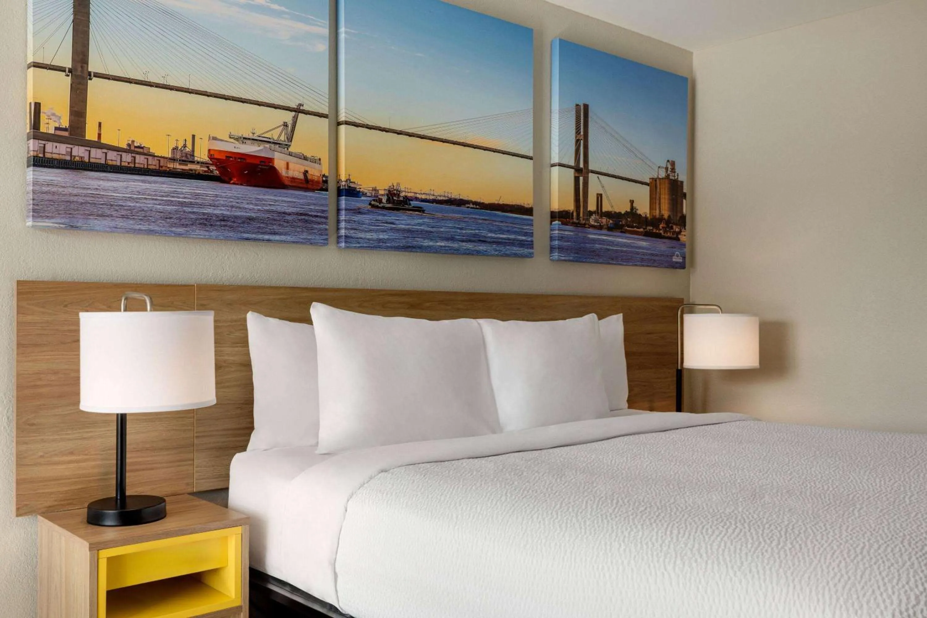 Photo of the whole room, Bed in Days Inn by Wyndham Emporia