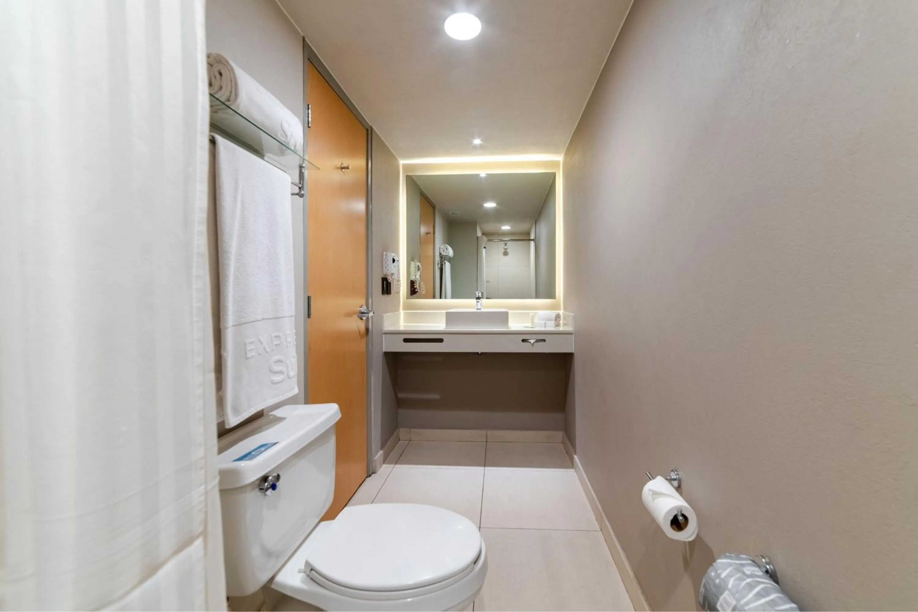 Bathroom in City Express Suites by Marriott Ciudad de México Anzures