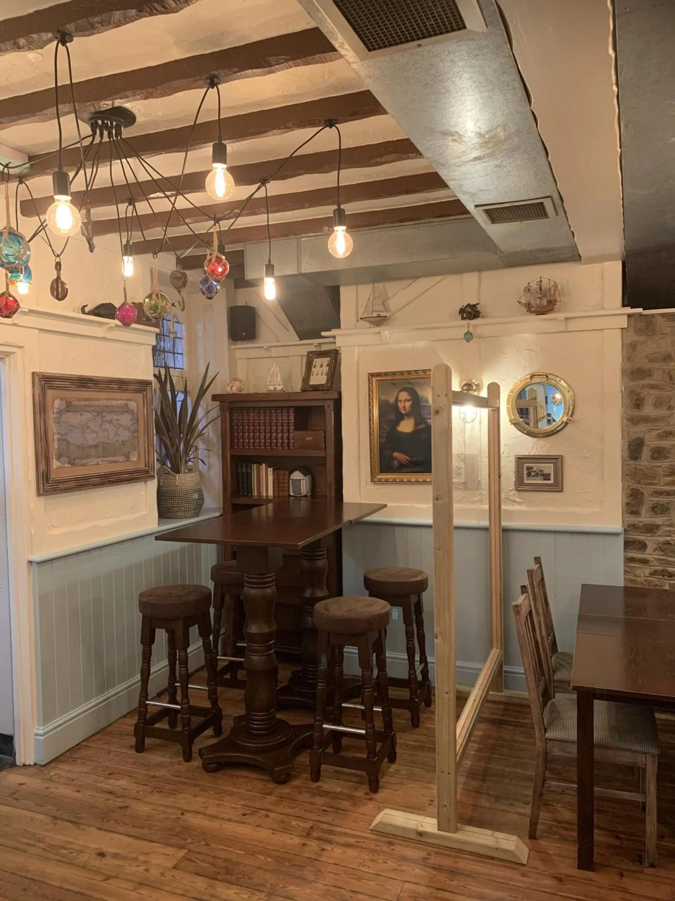 Lounge or bar in Wayfarer Inn