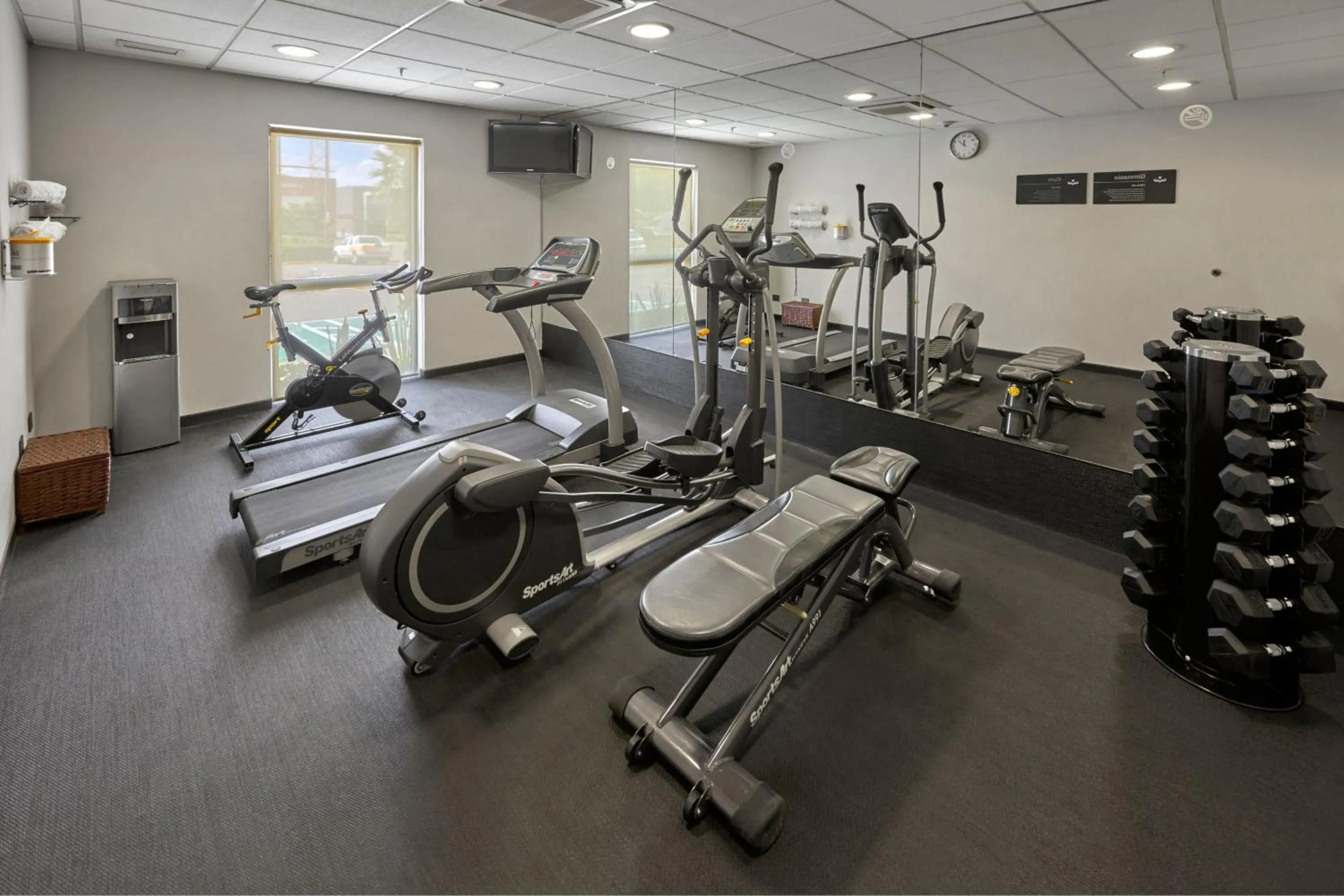 Fitness centre/facilities in City Express Plus by Marriott Guadalajara Expo