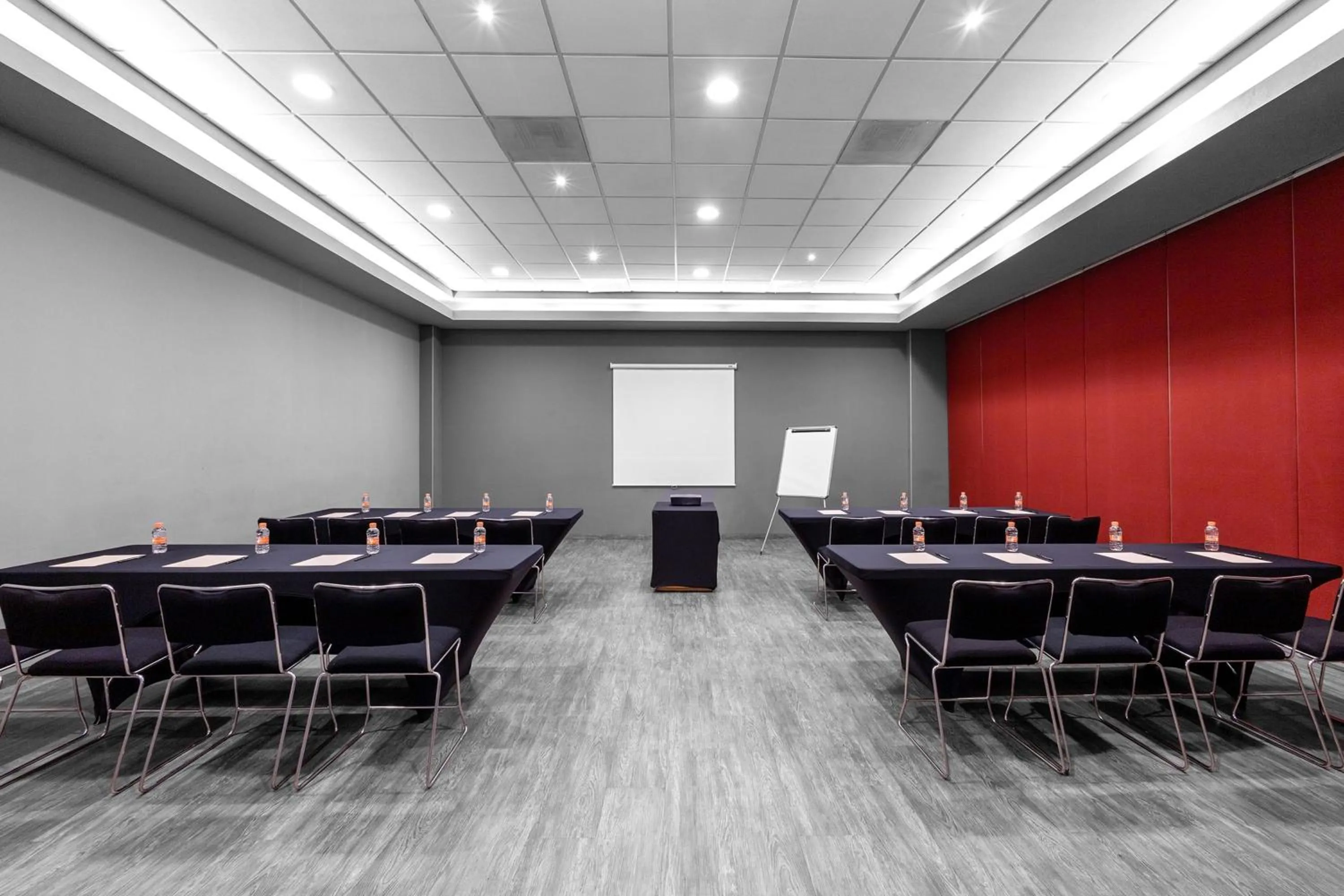 Meeting/conference room in City Express Plus by Marriott Guadalajara Expo