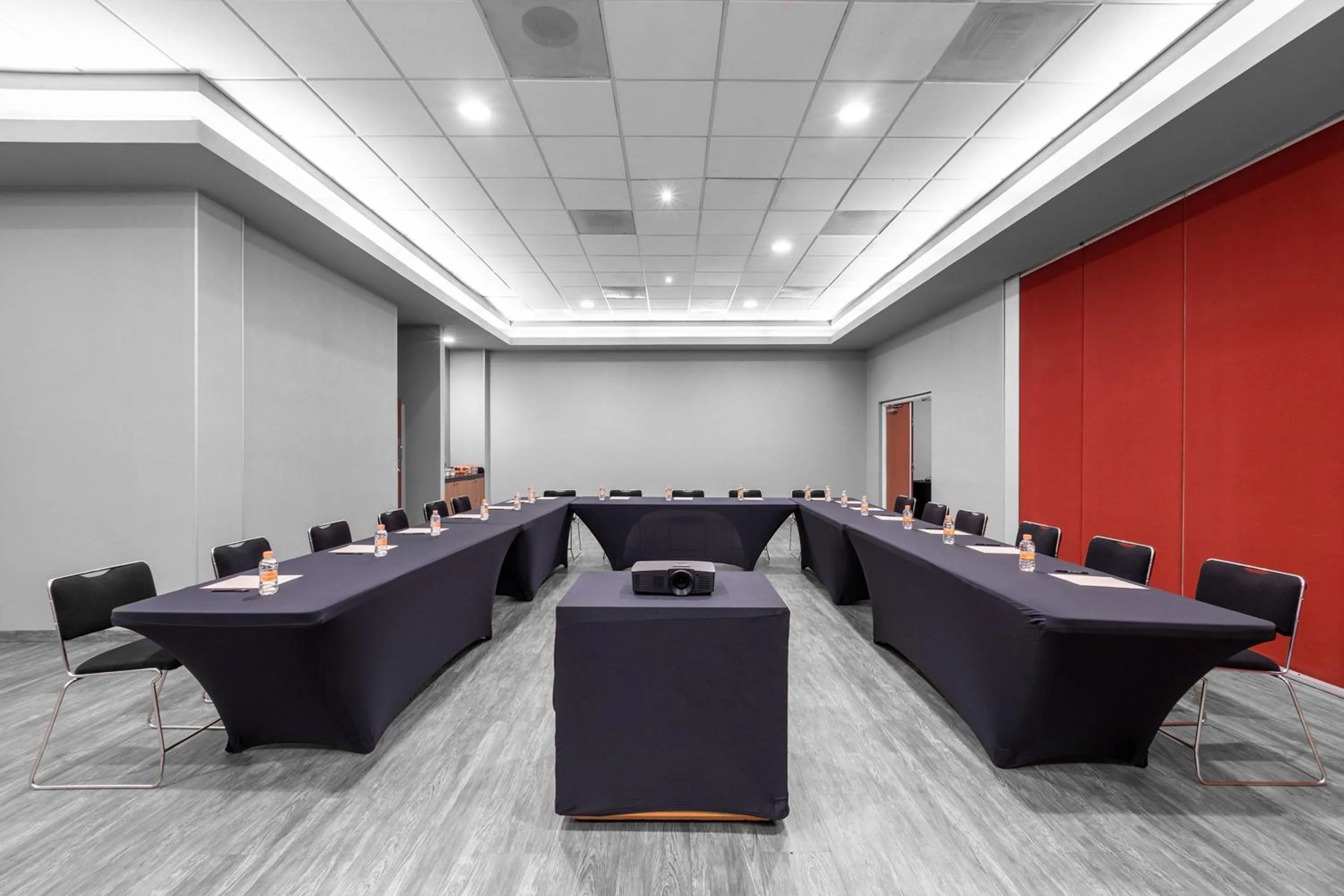 Meeting/conference room in City Express Plus by Marriott Guadalajara Expo
