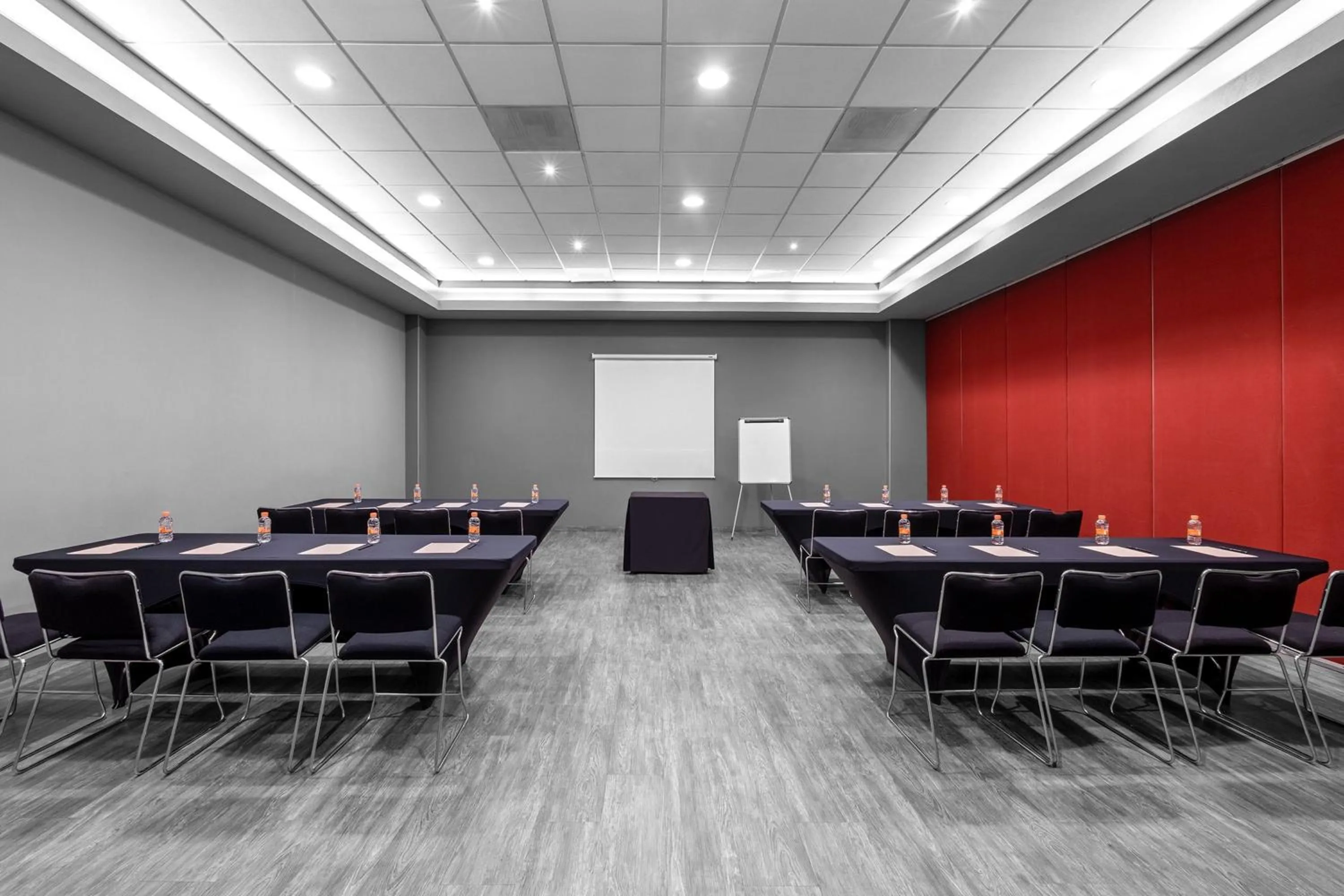 Meeting/conference room in City Express Plus by Marriott Guadalajara Expo