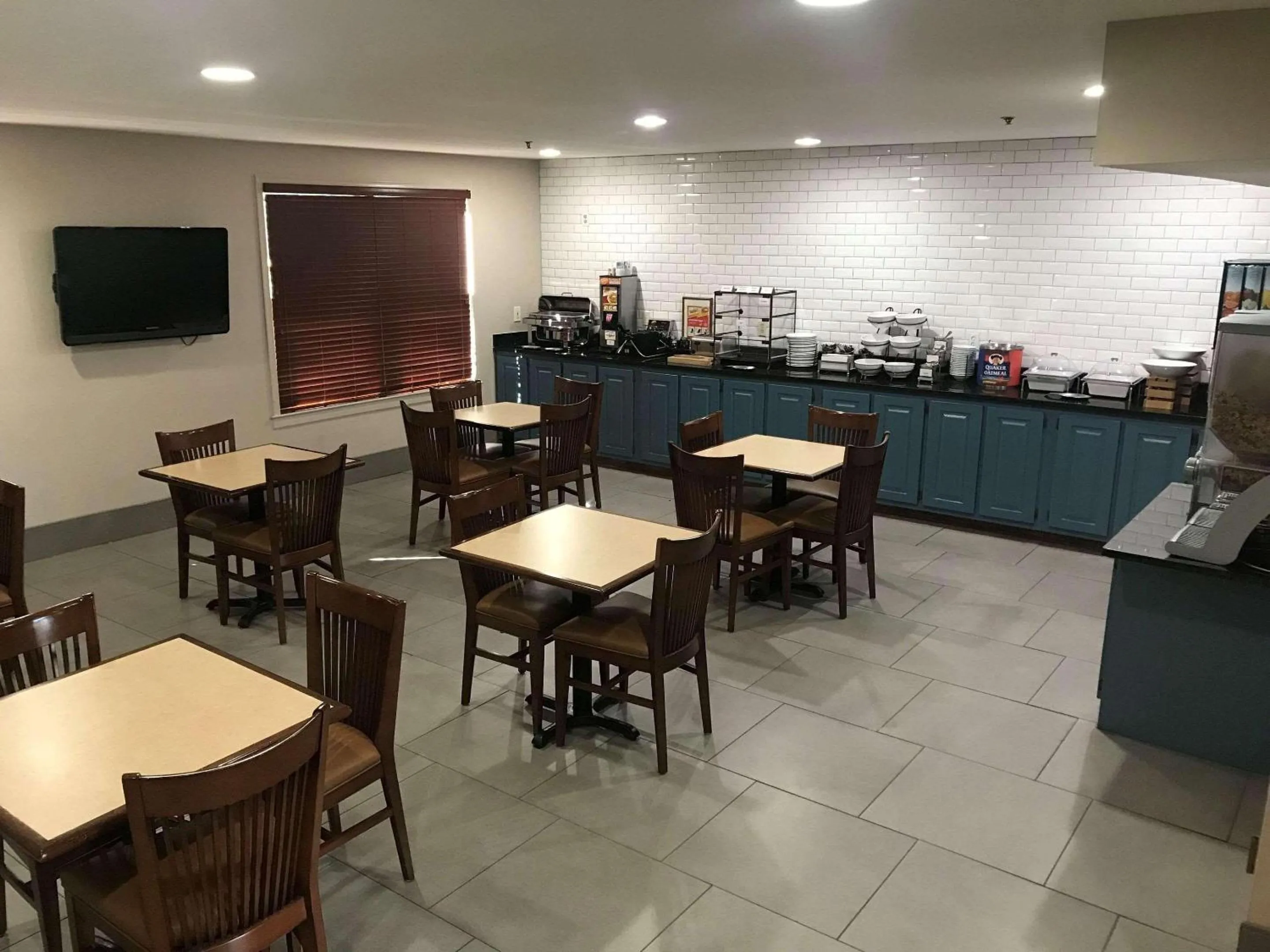 Breakfast in Country Inn & Suites by Radisson, Richmond I-95 South, VA