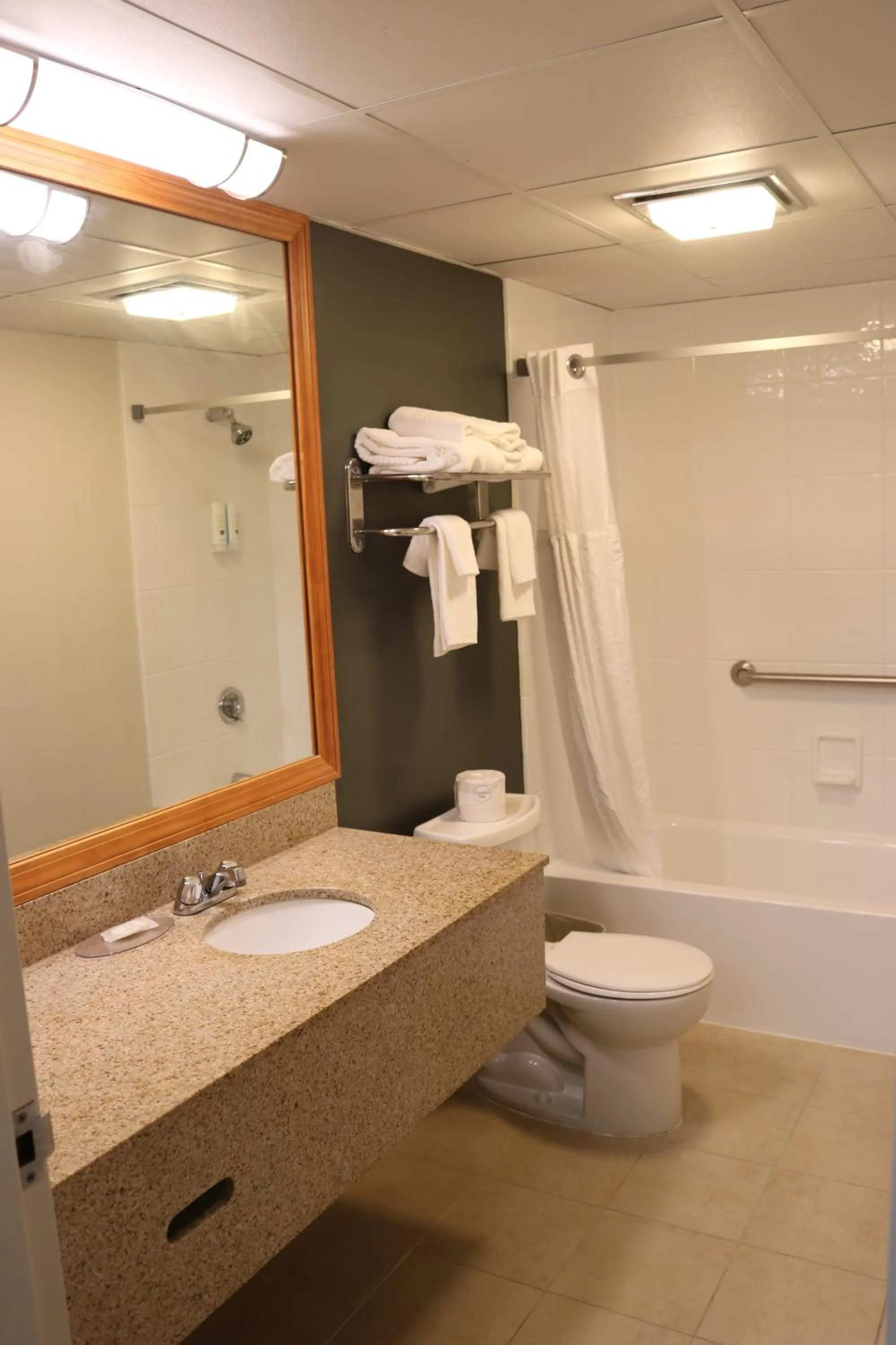 Bathroom in Quality Inn Bangor Airport