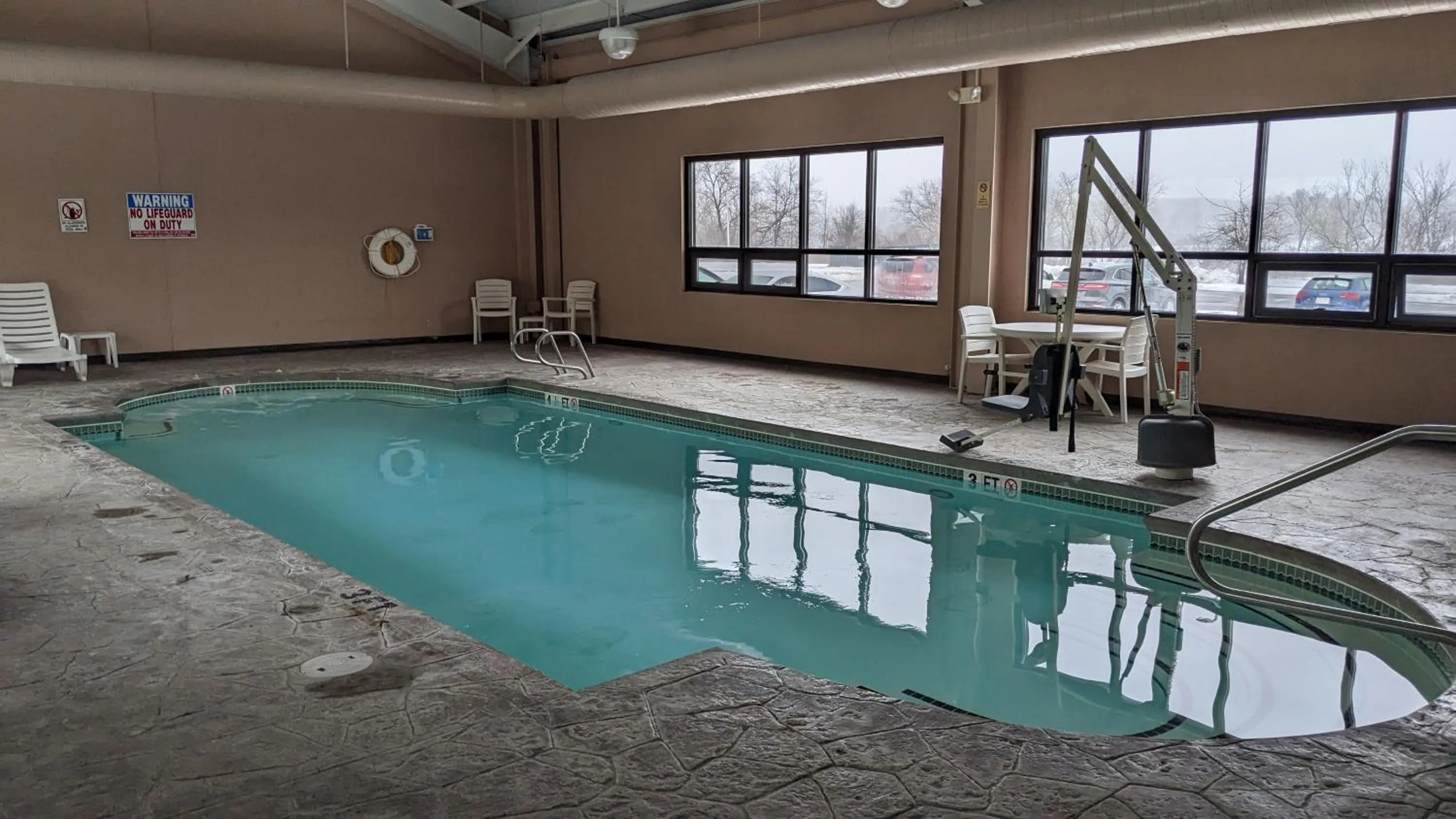 Swimming pool in Quality Inn Bangor Airport