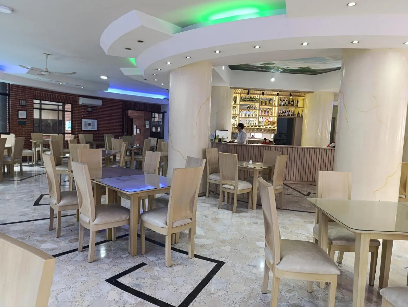 Restaurant/places to eat in Casa Morales Hotel Internacional y Centro de Convenciones