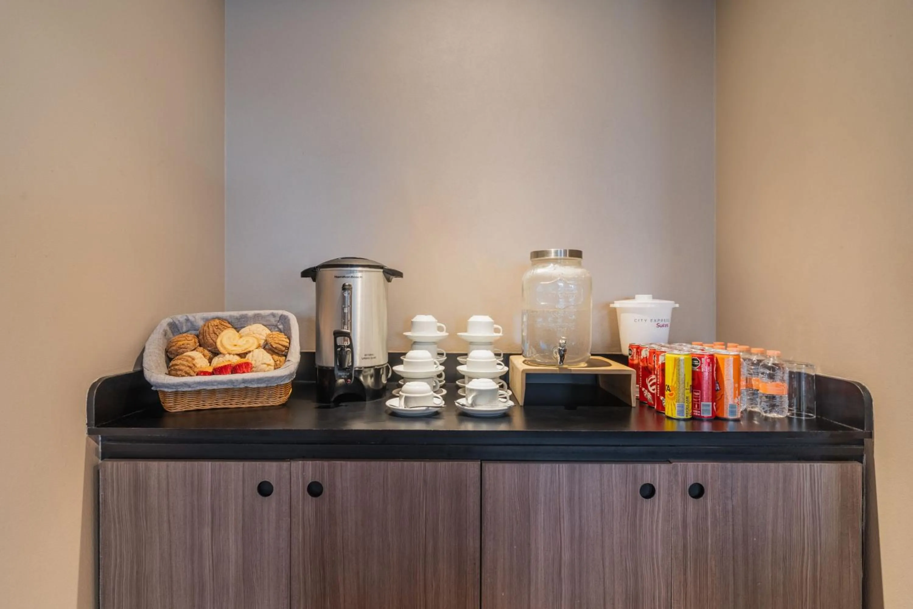 Meeting/conference room in City Express Suites by Marriott Queretaro