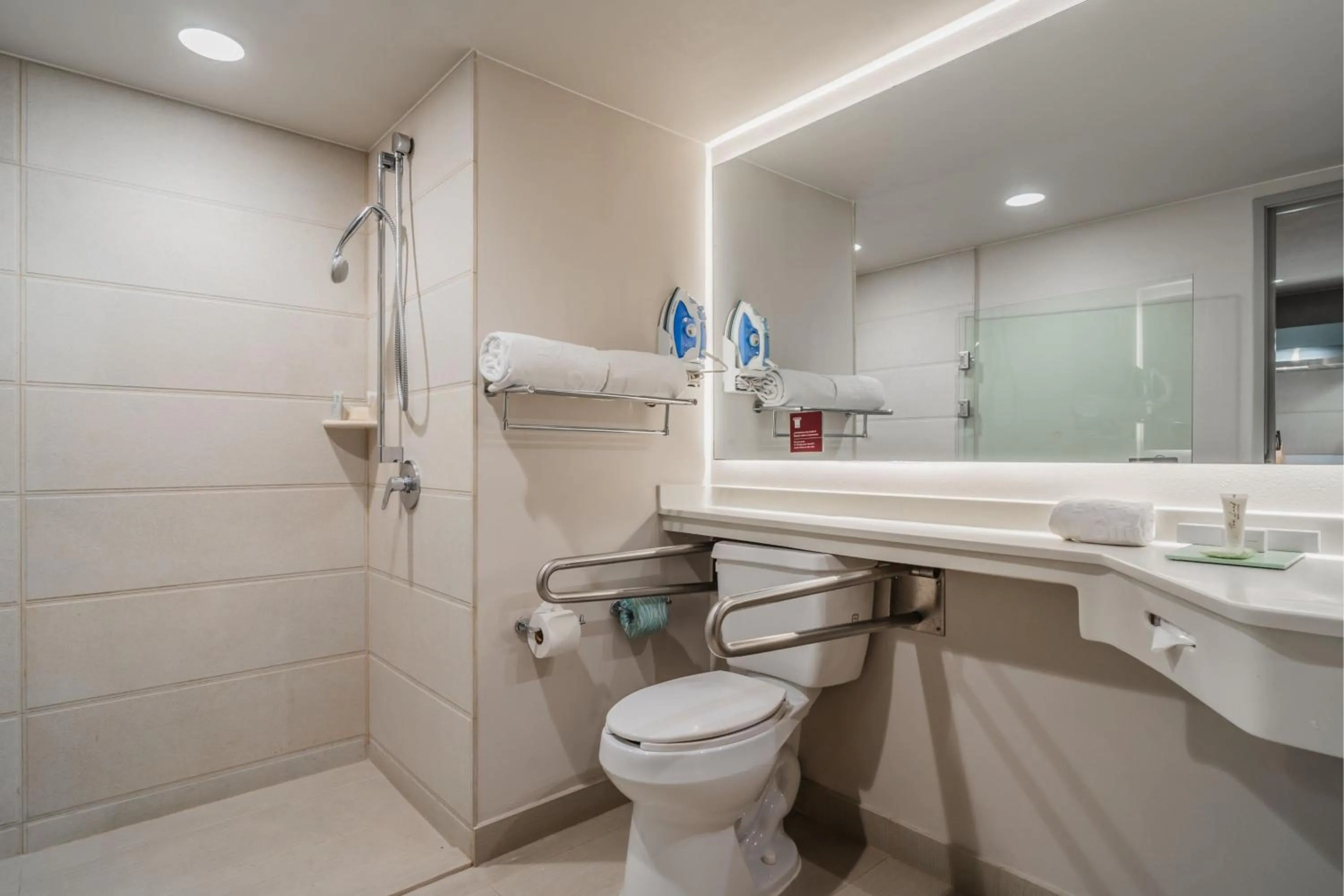 Bathroom in City Express Suites by Marriott Queretaro