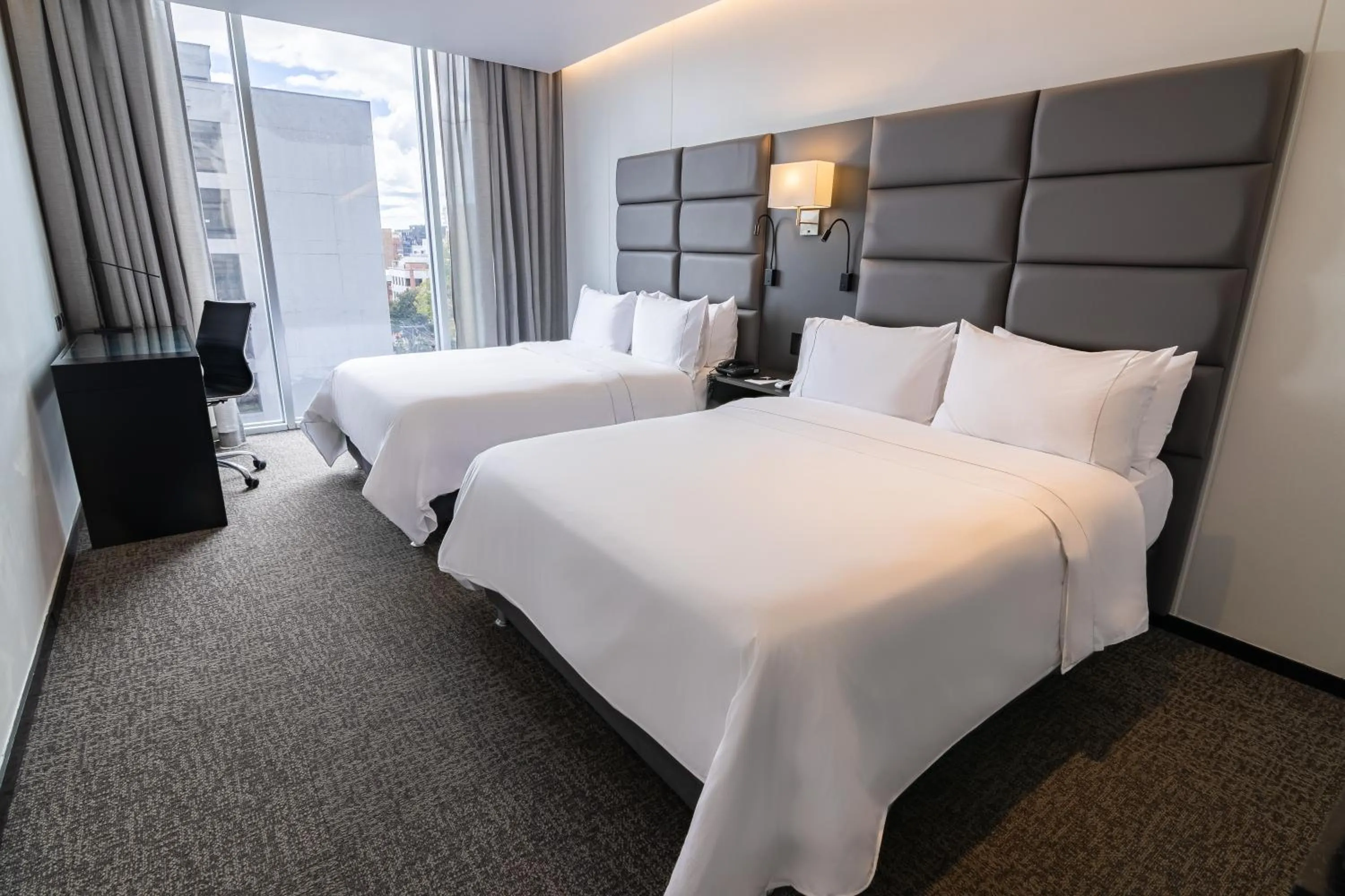 Photo of the whole room, Bed in GHL Collection 93