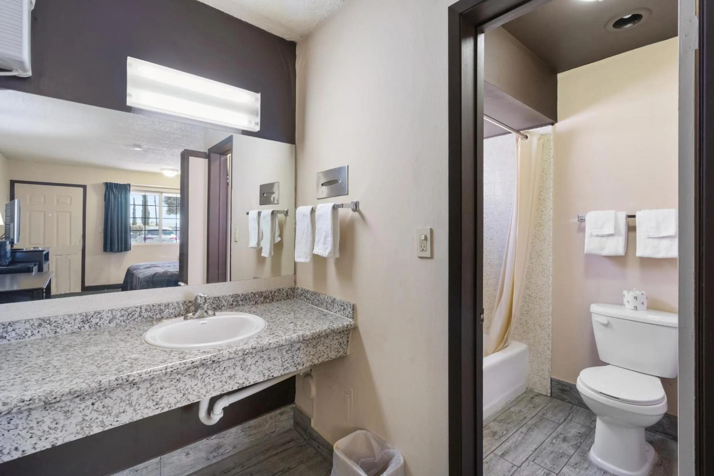 Shower in Economy Inn Barstow