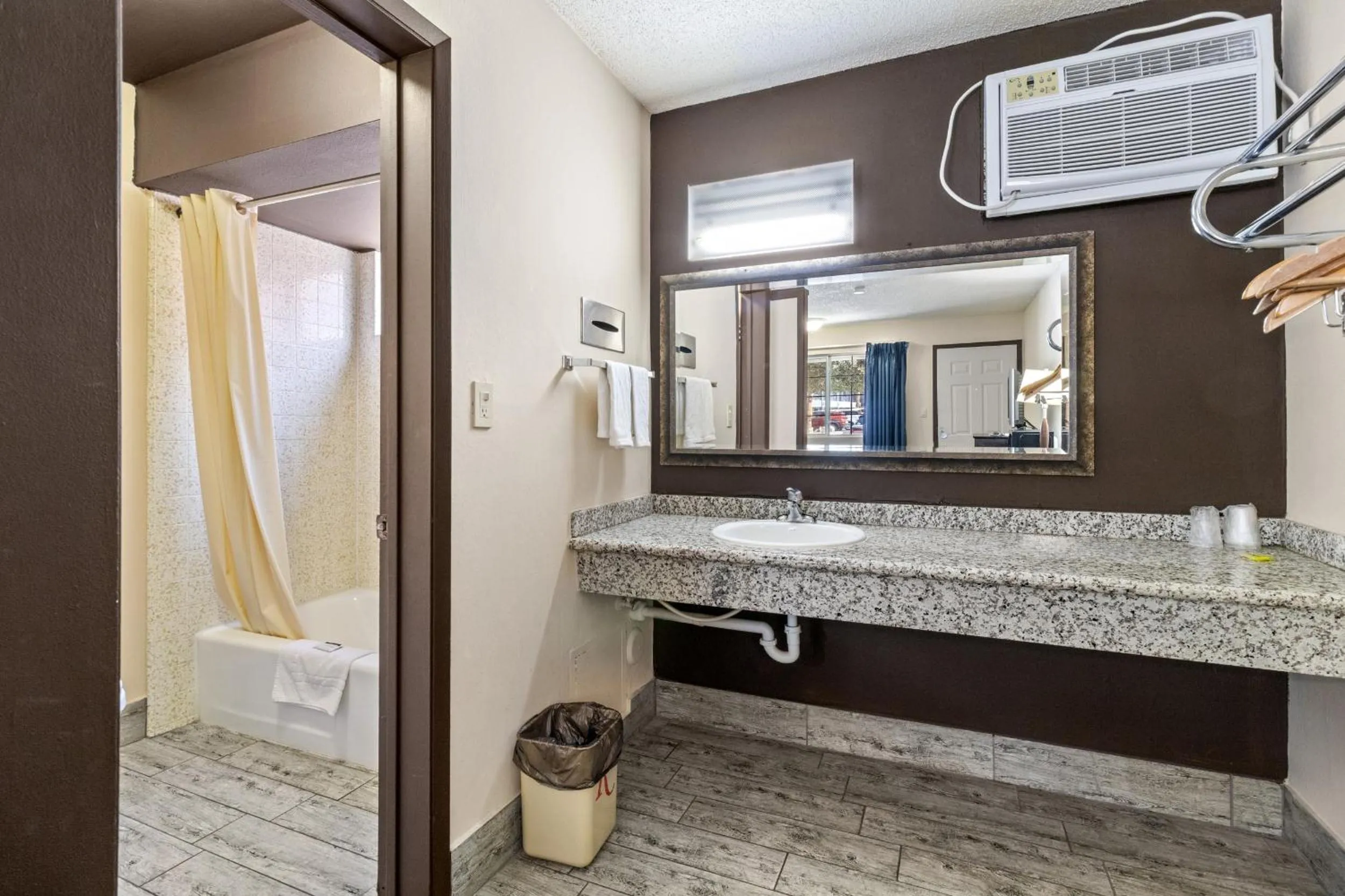 Shower in Economy Inn Barstow