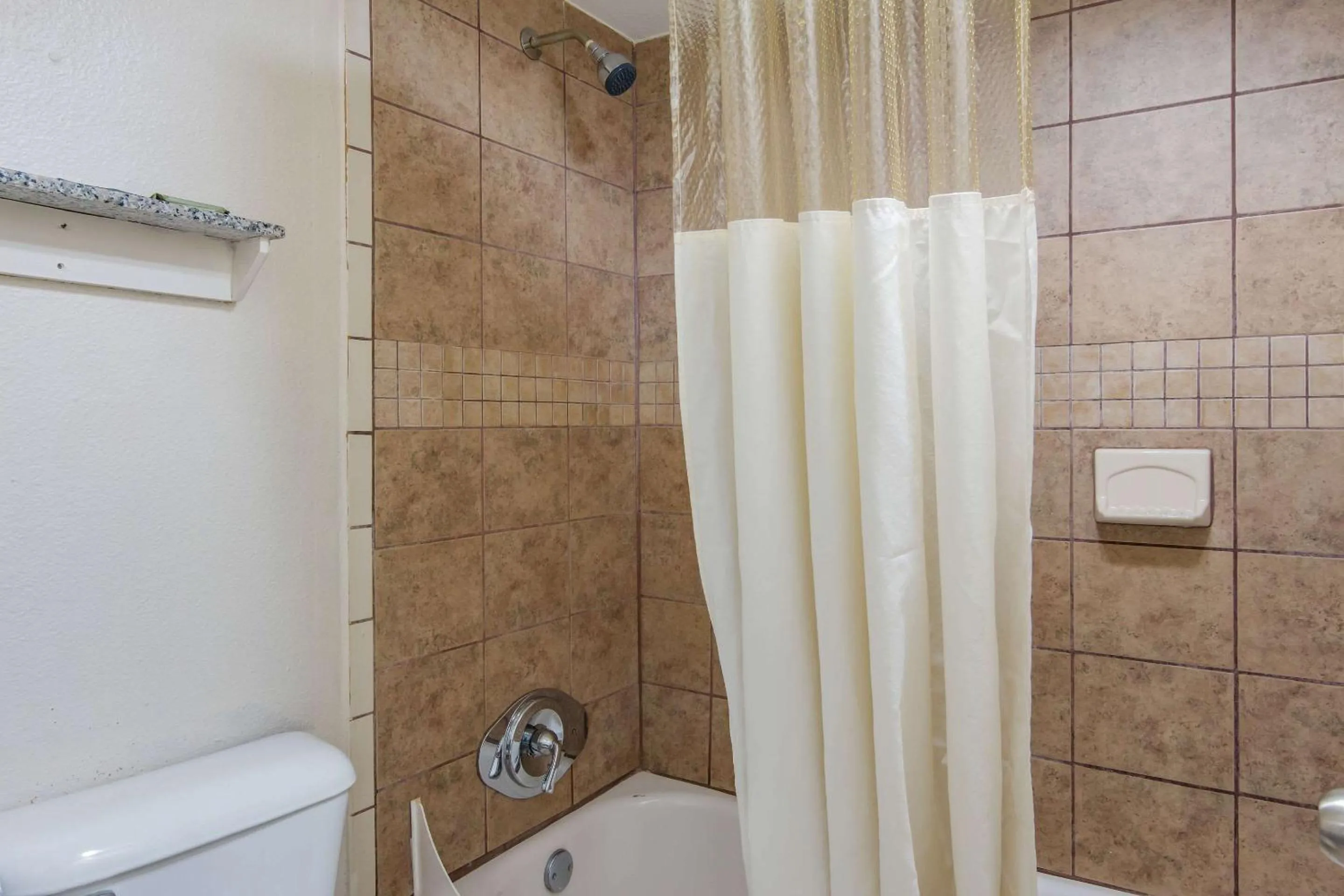 Bathroom in Rodeway Inn Broken Bow-Hochatown