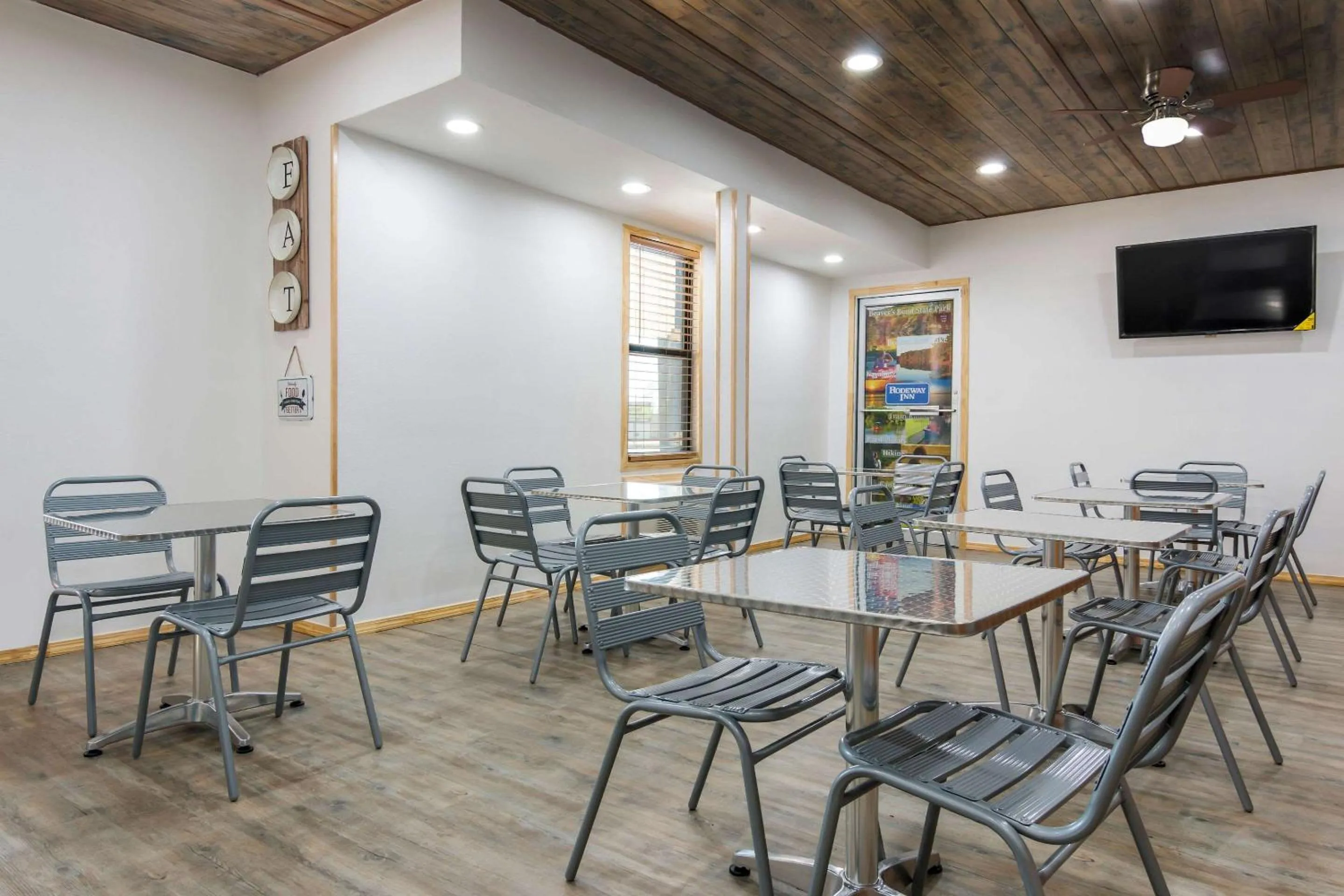 Breakfast in Rodeway Inn Broken Bow-Hochatown