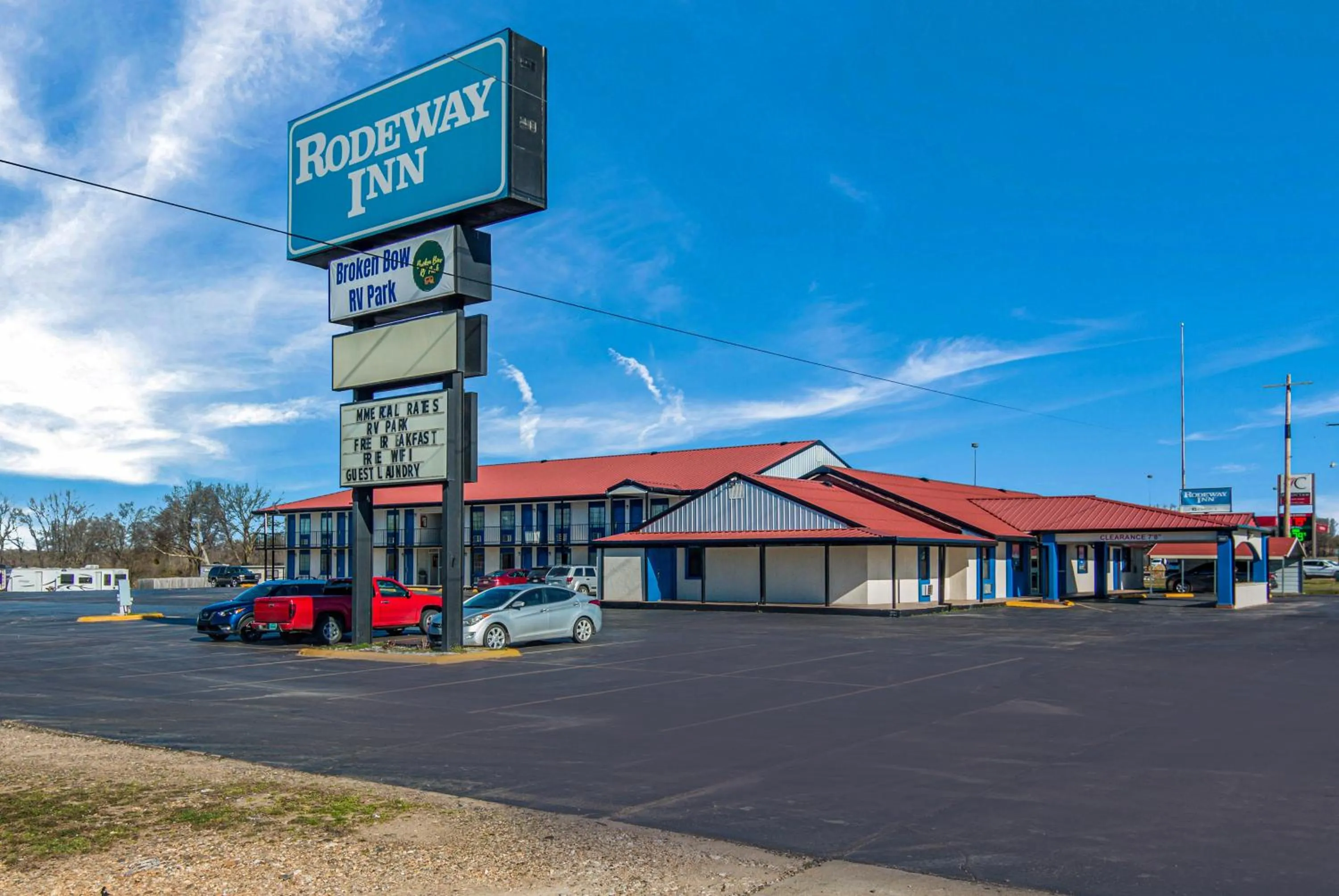 Property building in Rodeway Inn Broken Bow-Hochatown