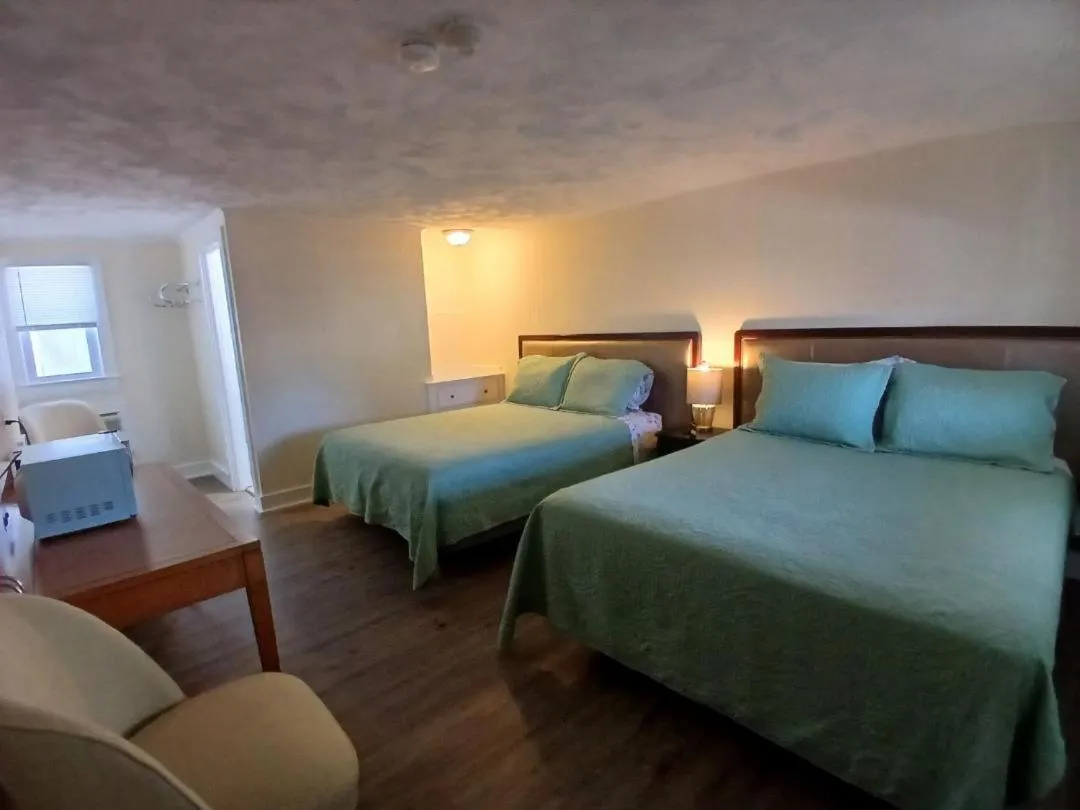 Bed in Jonathan Edwards Motel