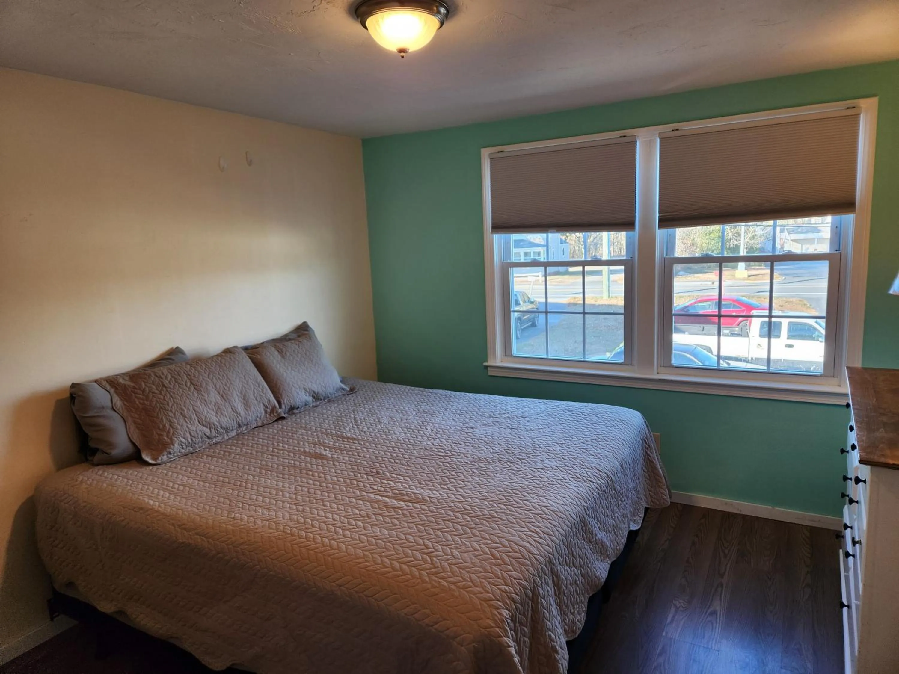 Bed in Jonathan Edwards Motel