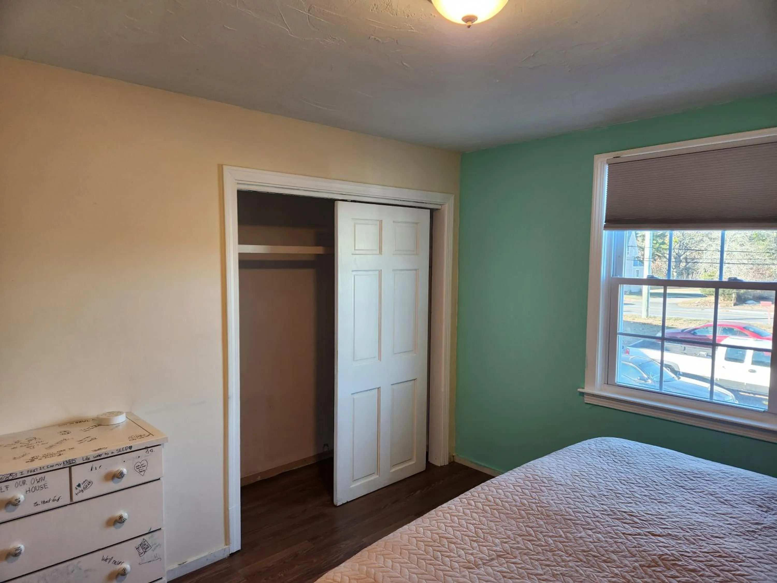 Bed in Jonathan Edwards Motel