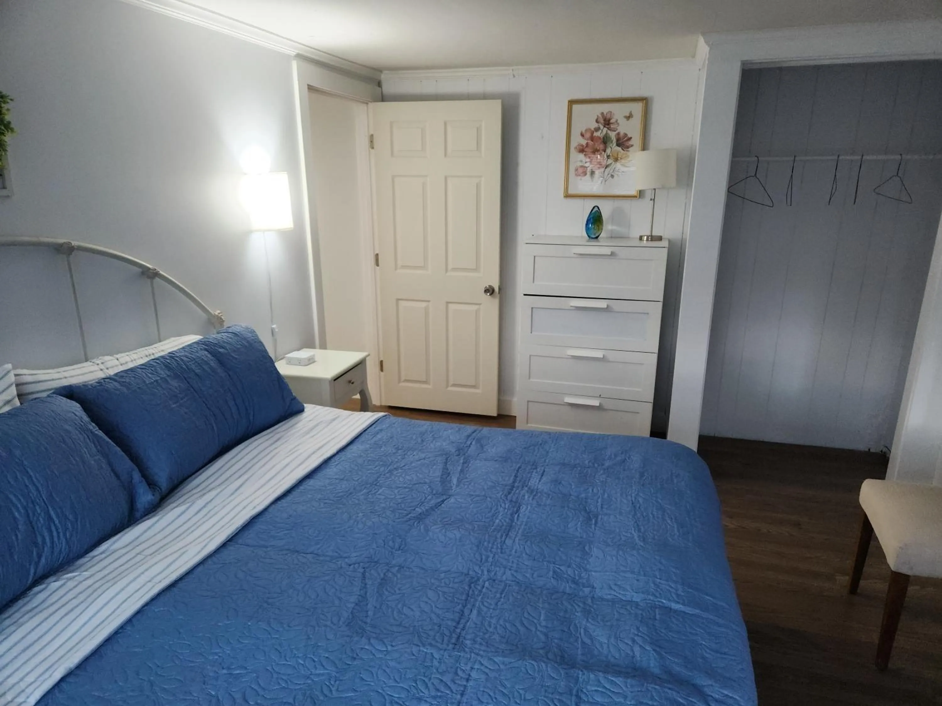 Bed in Jonathan Edwards Motel