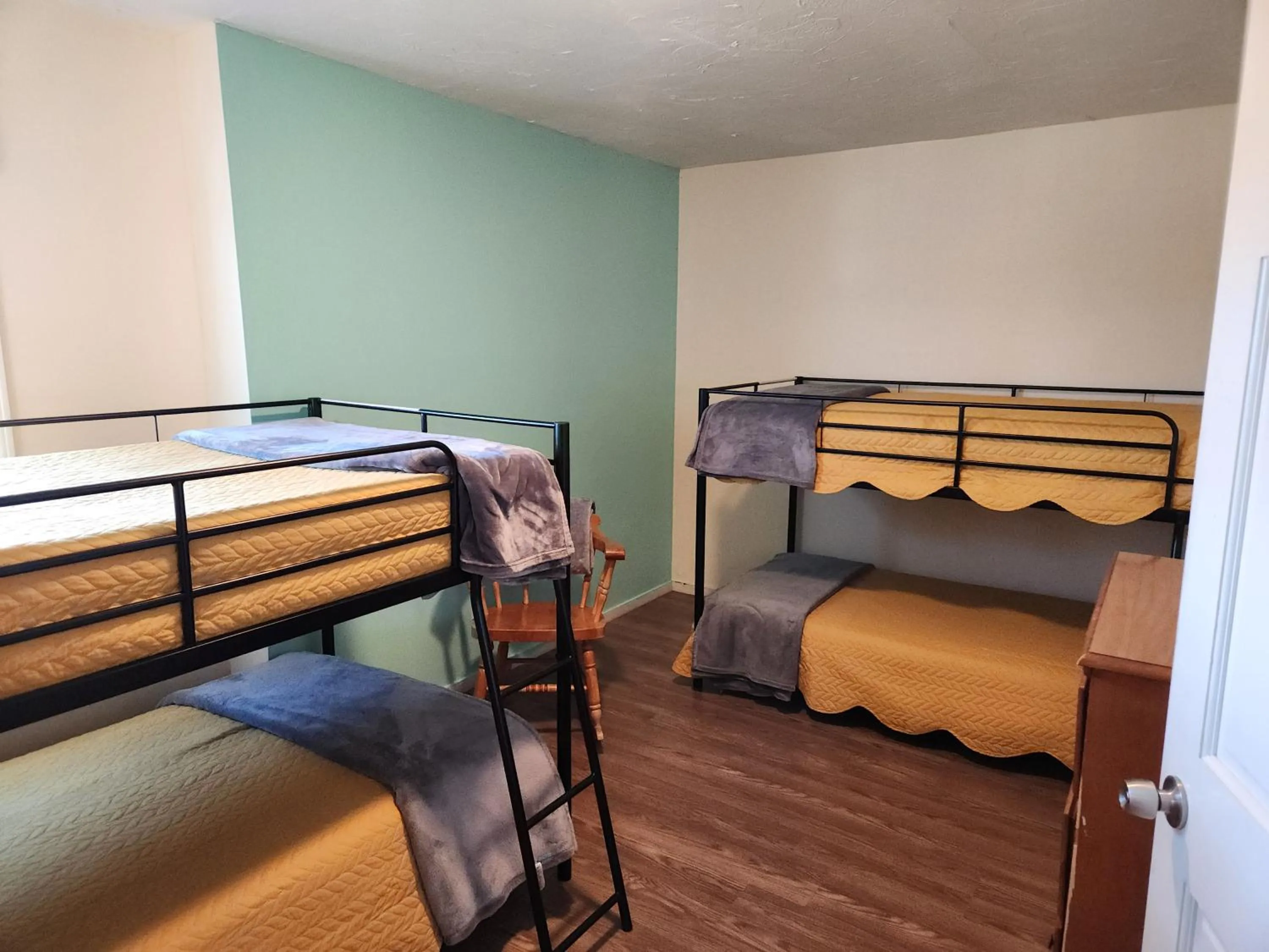 Bed in Jonathan Edwards Motel