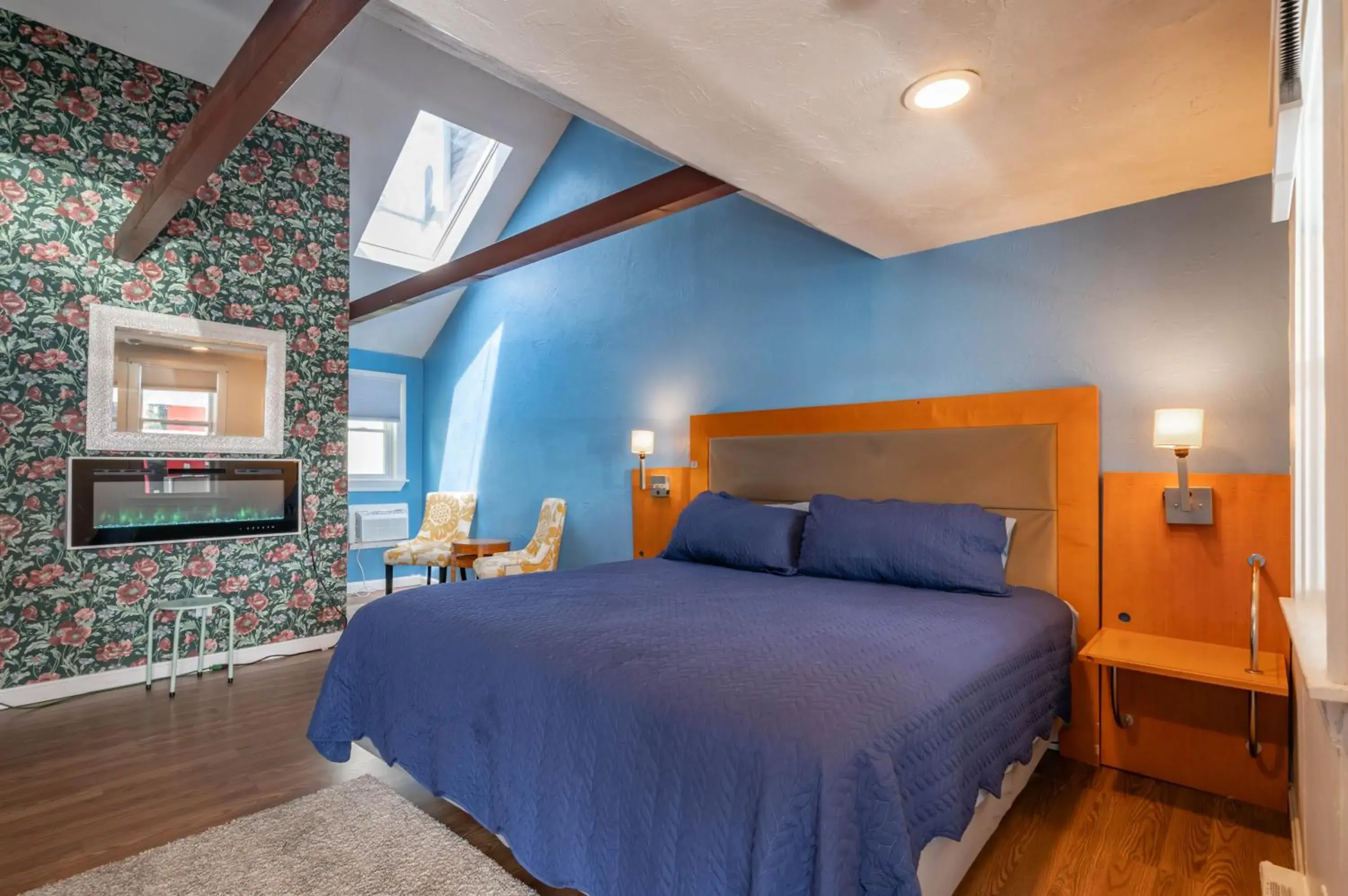 Deluxe King Room - single occupancy in Jonathan Edwards Motel Deluxe King Room - single occupancy in Jonathan Edwards Motel