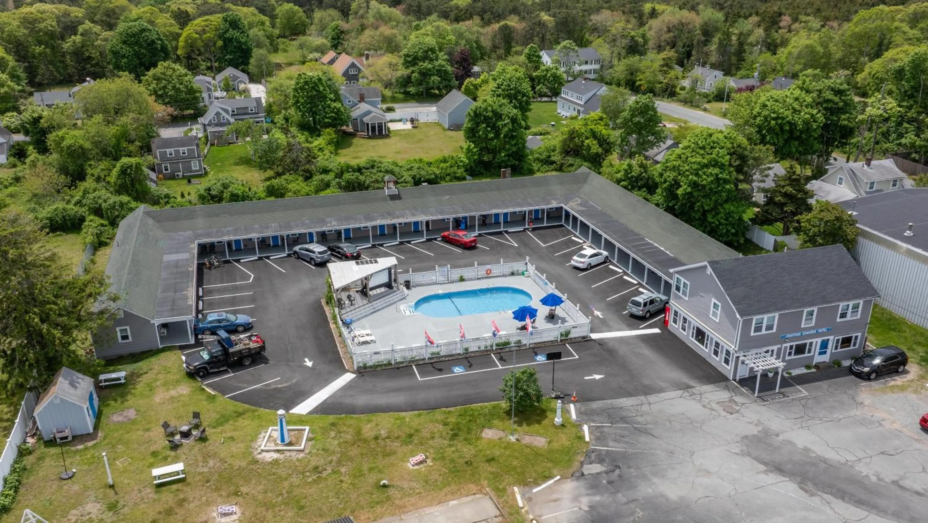 Property building in Jonathan Edwards Motel
