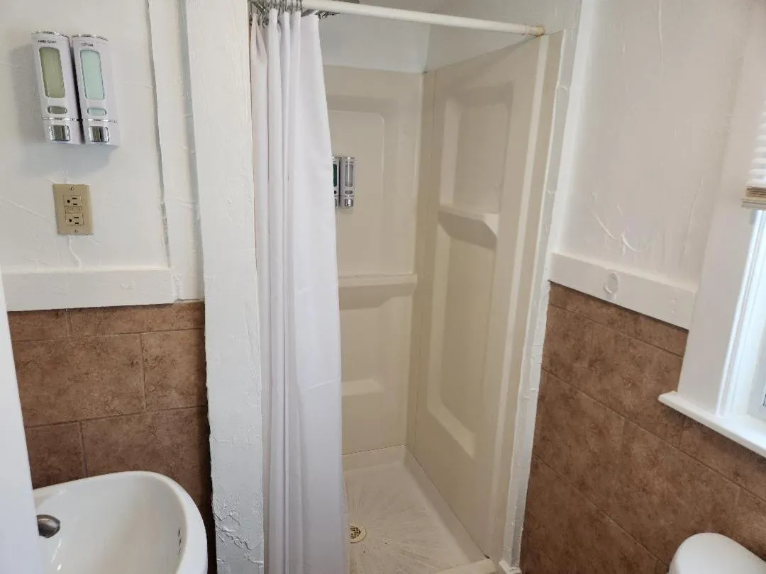 Jonathan Edwards Motel