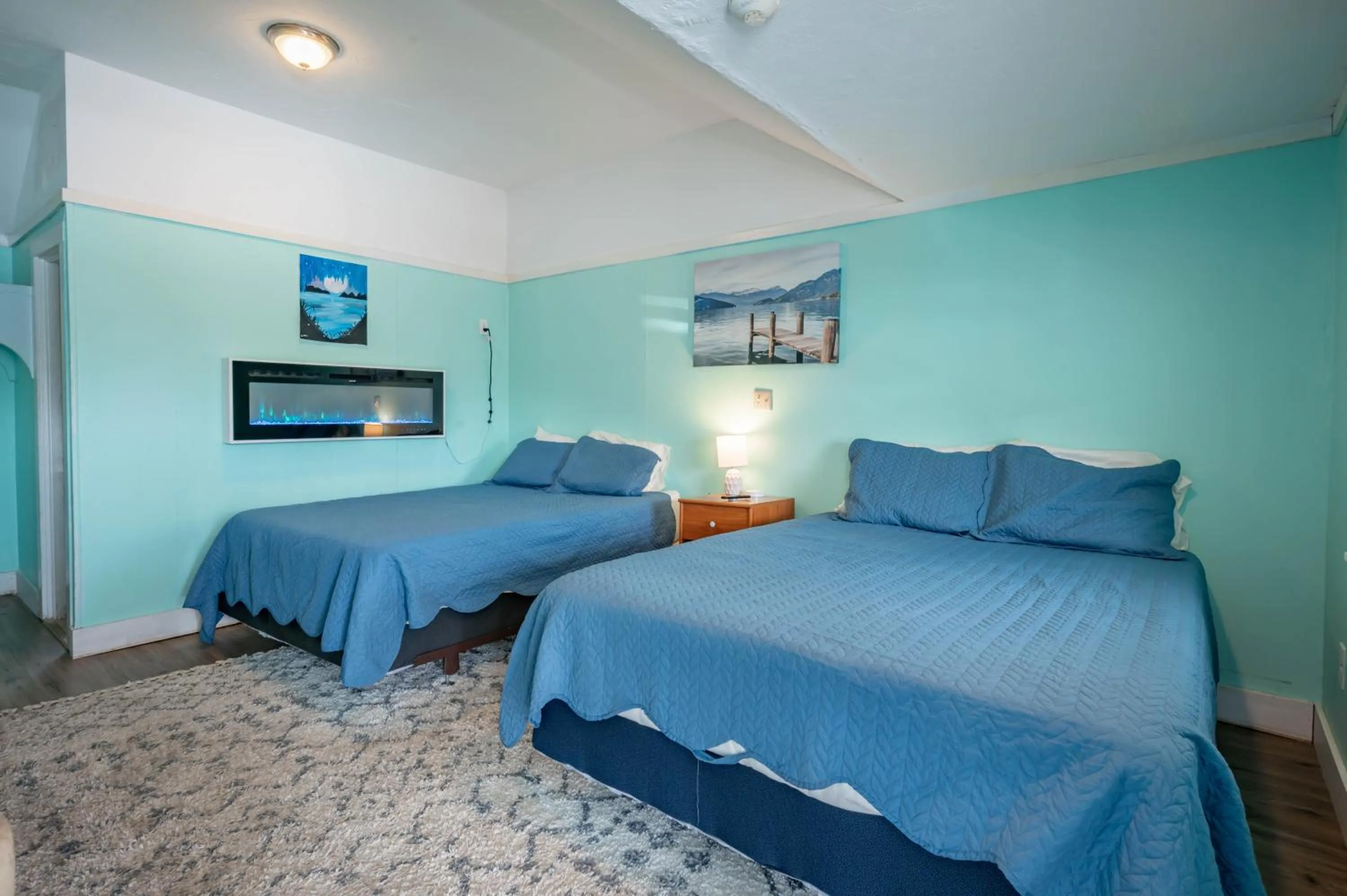 Bed in Jonathan Edwards Motel