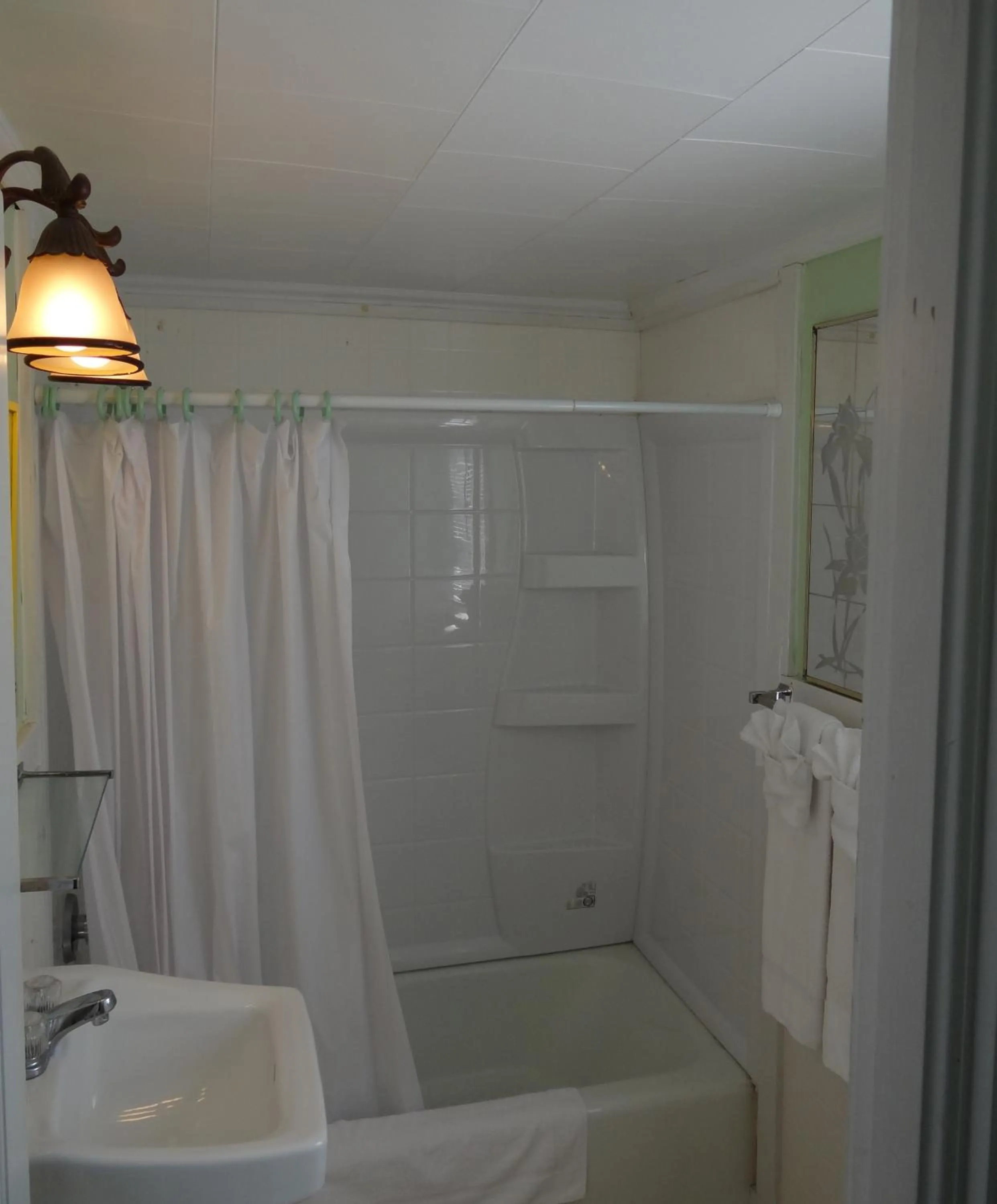 Shower in Jonathan Edwards Motel