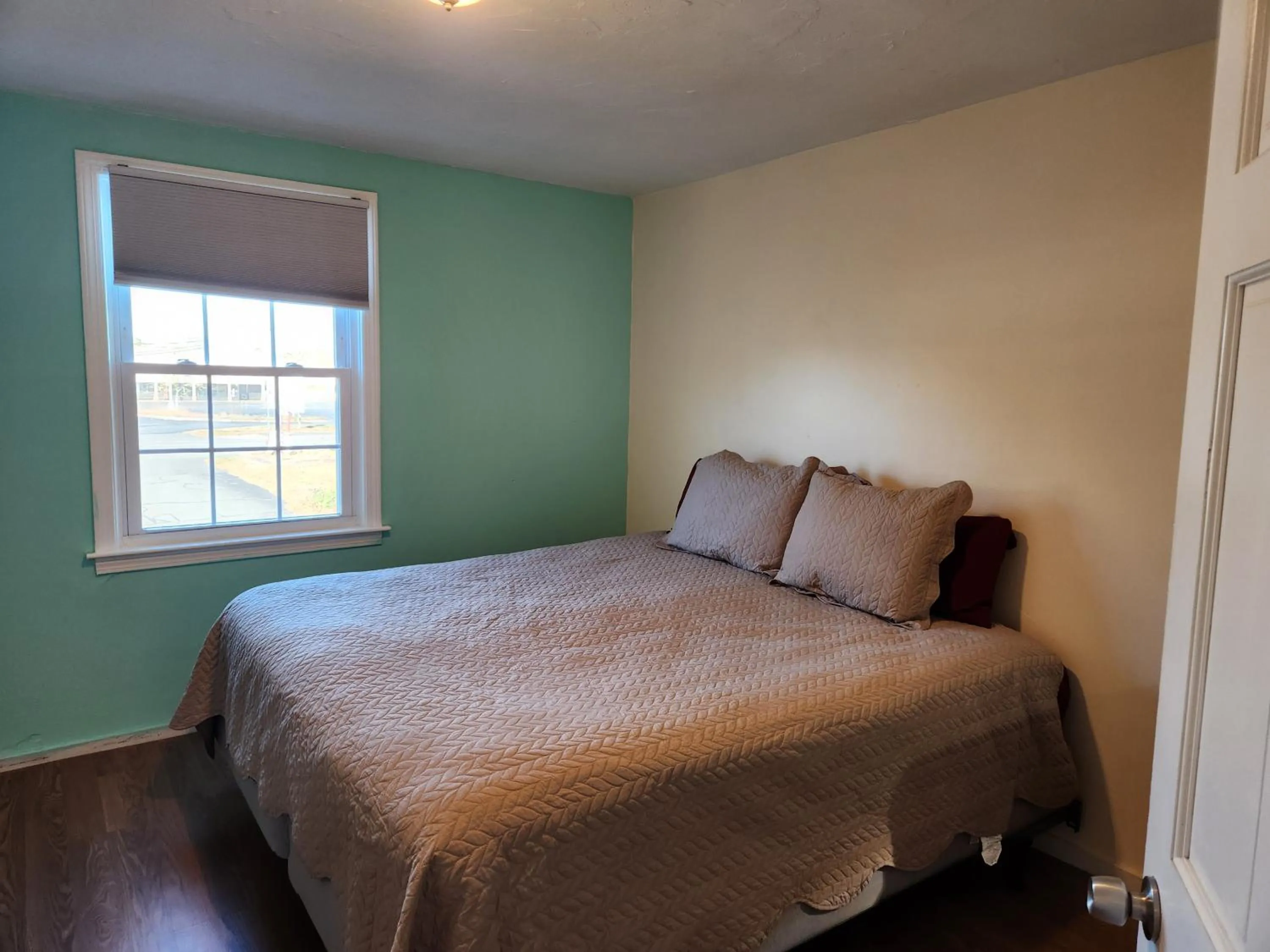 Bed in Jonathan Edwards Motel