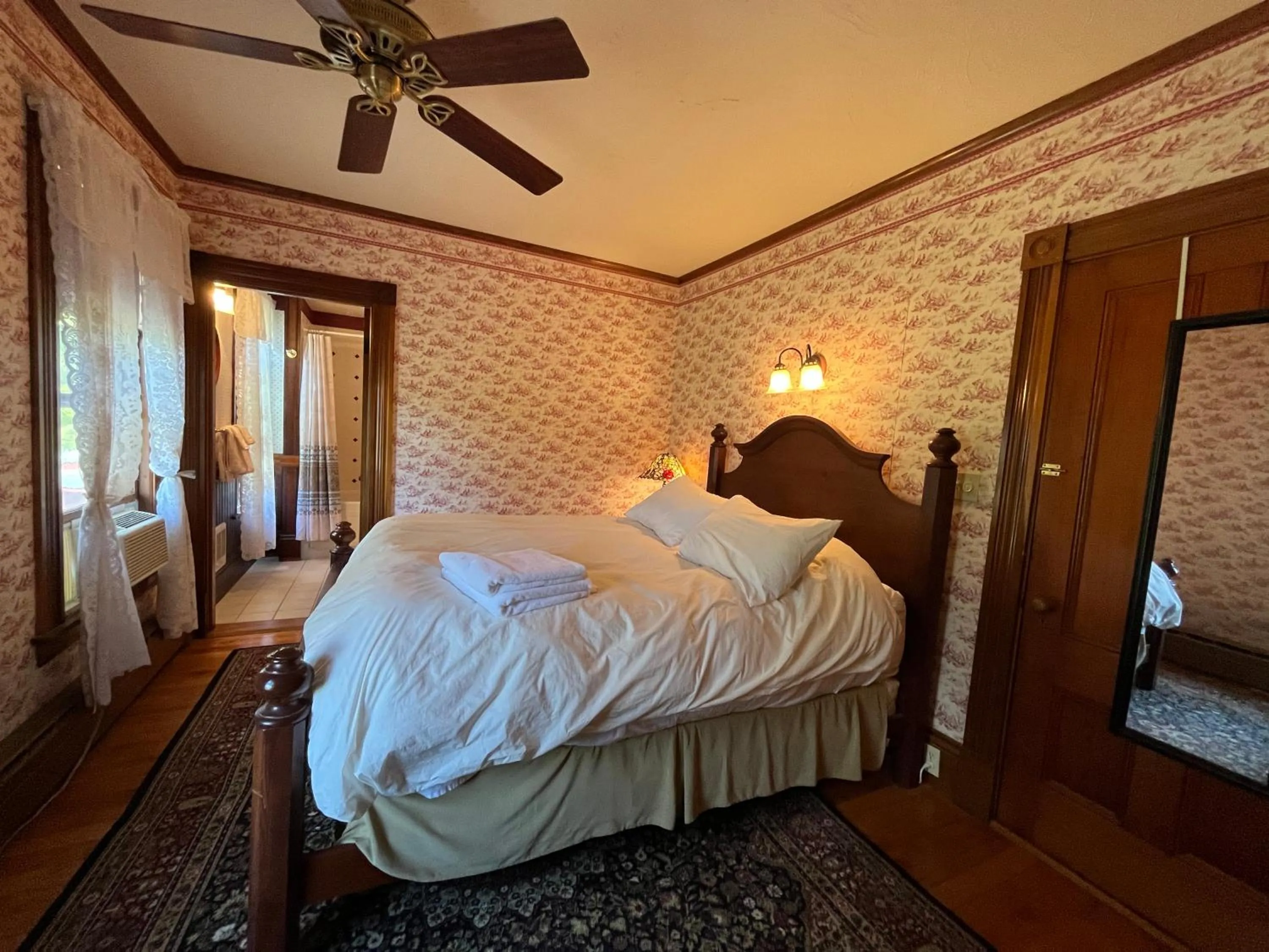 Photo of the whole room, Bed in Cheney House Bed & Breakfast