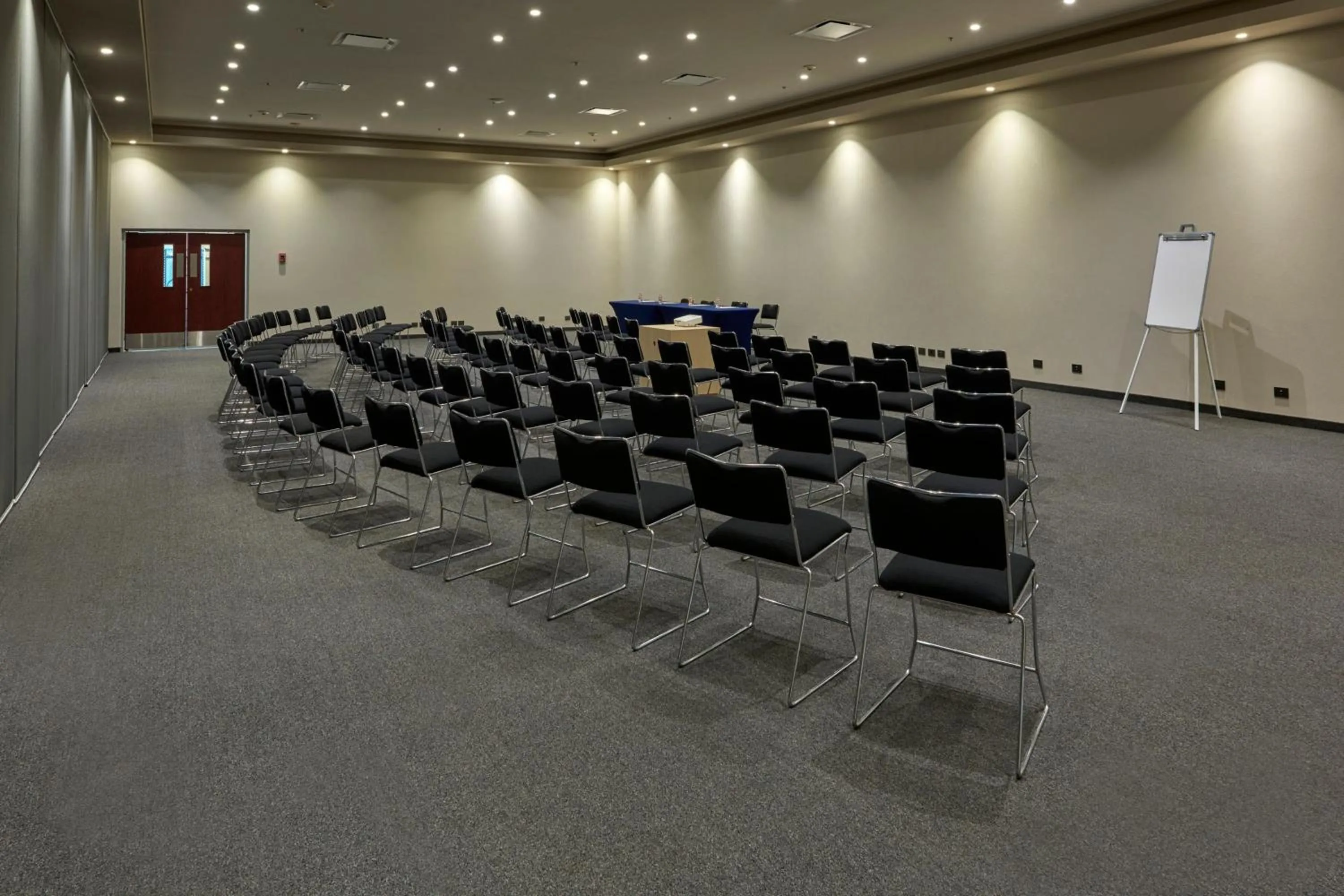 Meeting/conference room in City Express by Marriott Suites Toluca
