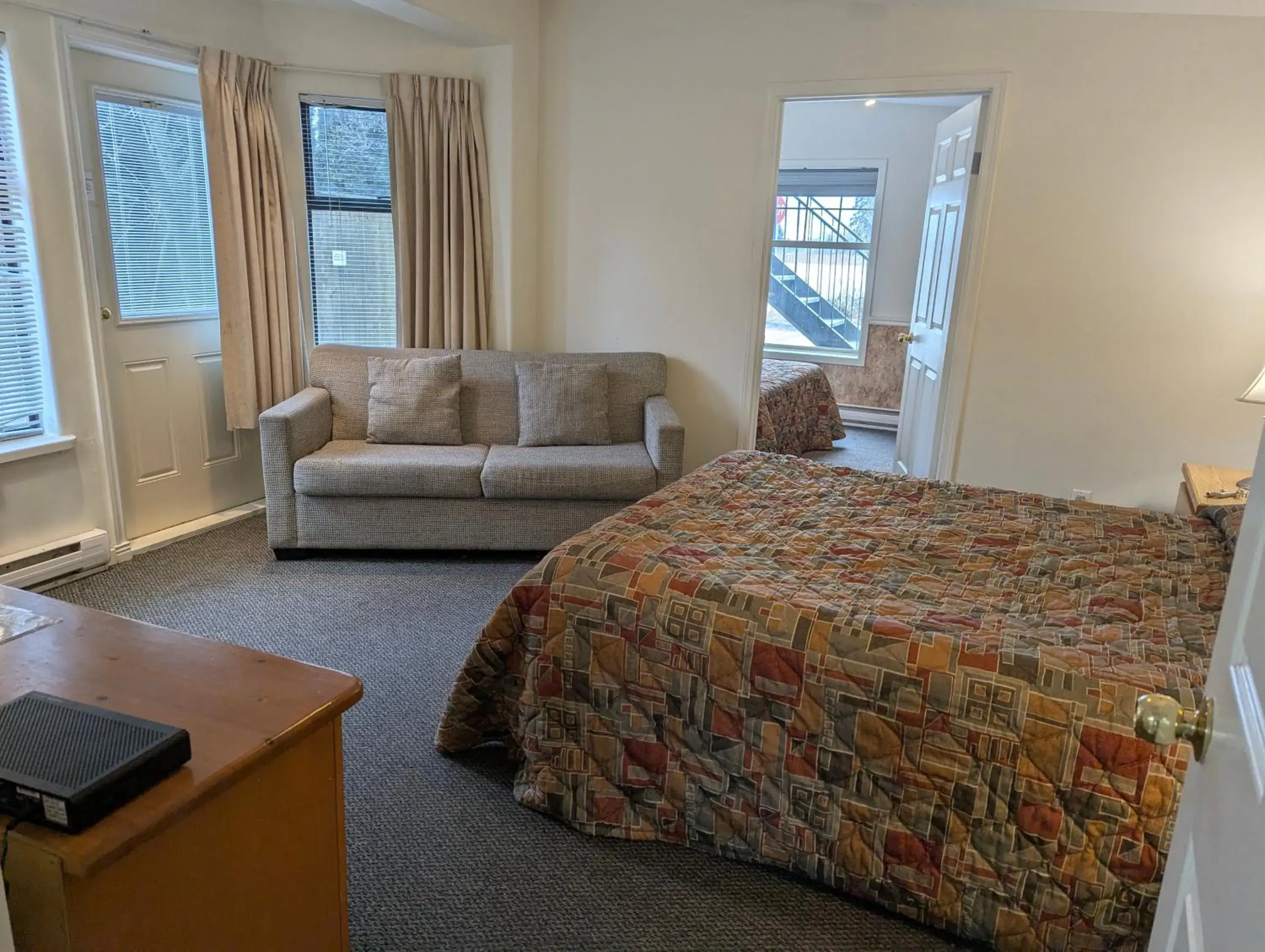 Family Suite in Summerland Motel Family Suite in Summerland Motel