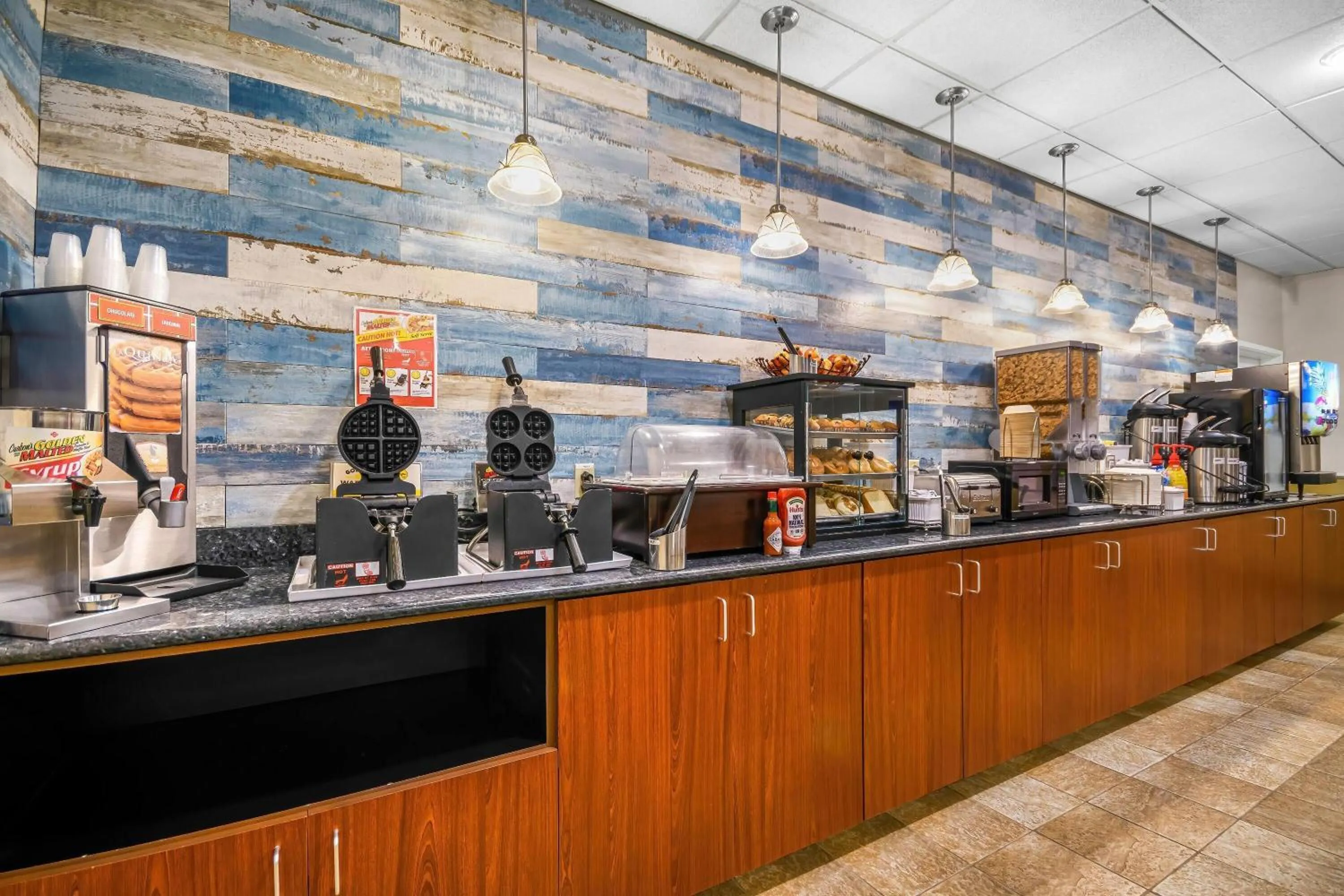 Restaurant/places to eat in La Quinta by Wyndham Stonington-Mystic Area