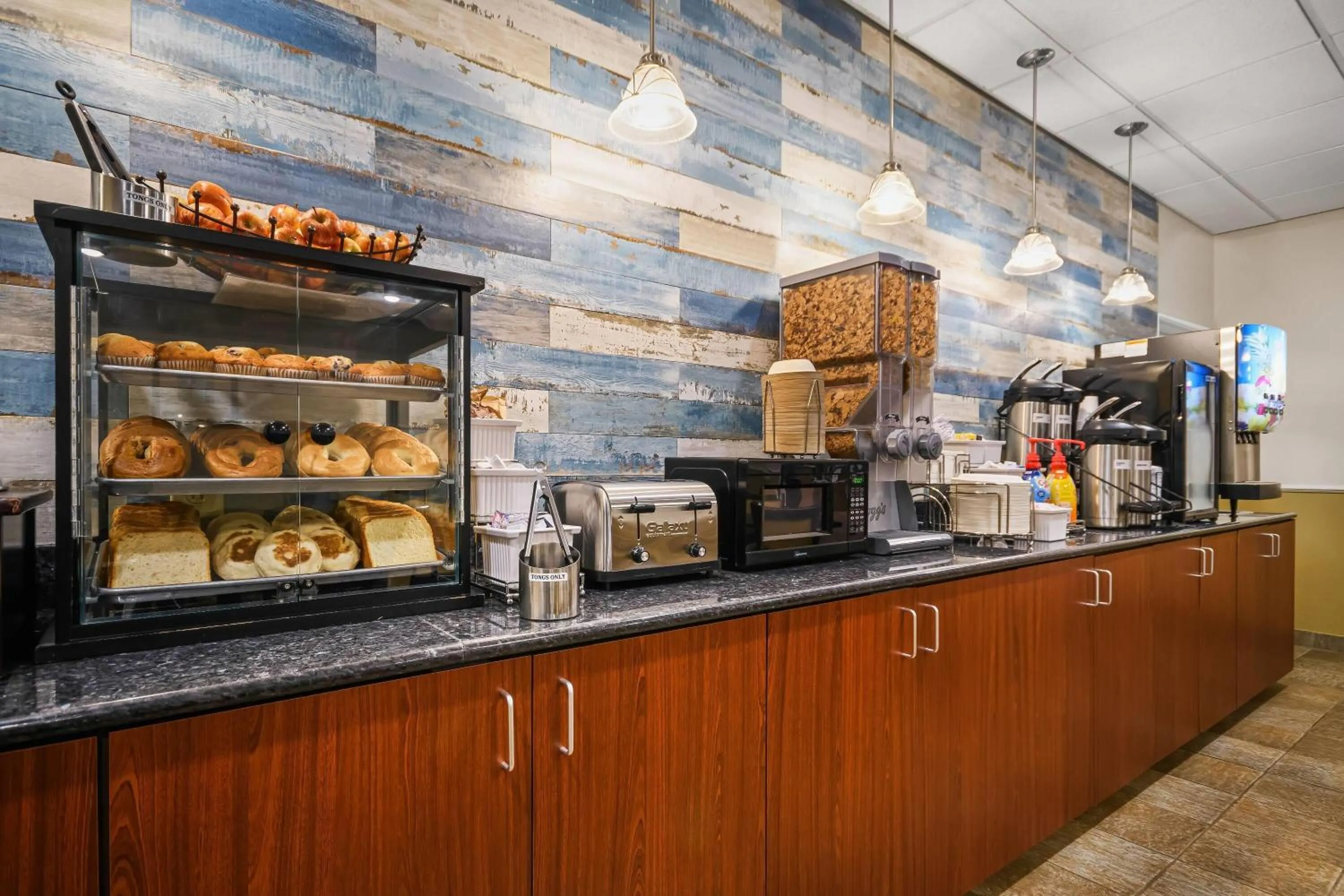 Restaurant/places to eat in La Quinta by Wyndham Stonington-Mystic Area