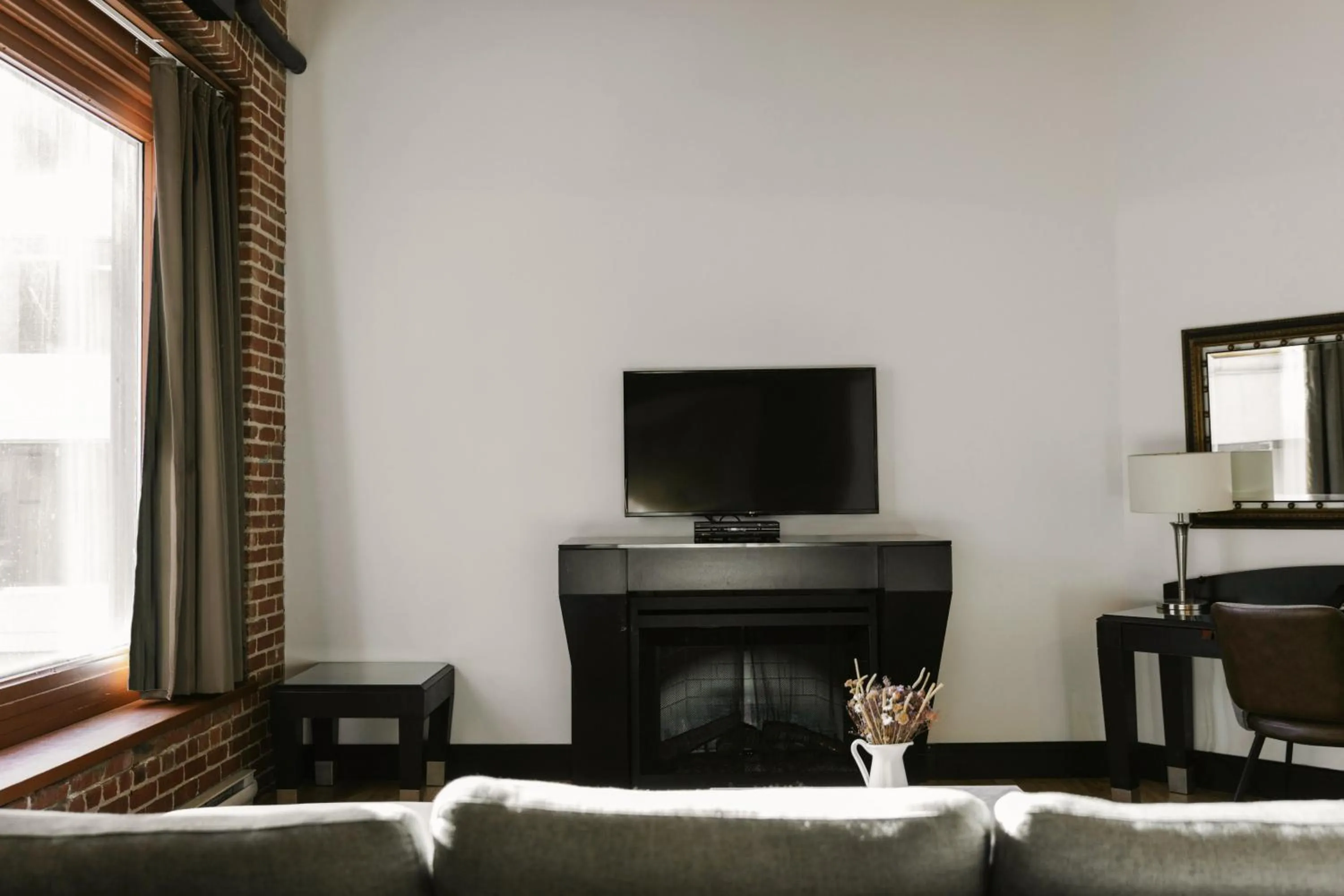 TV and multimedia in Lofts du Vieux-Port by Gray Collection