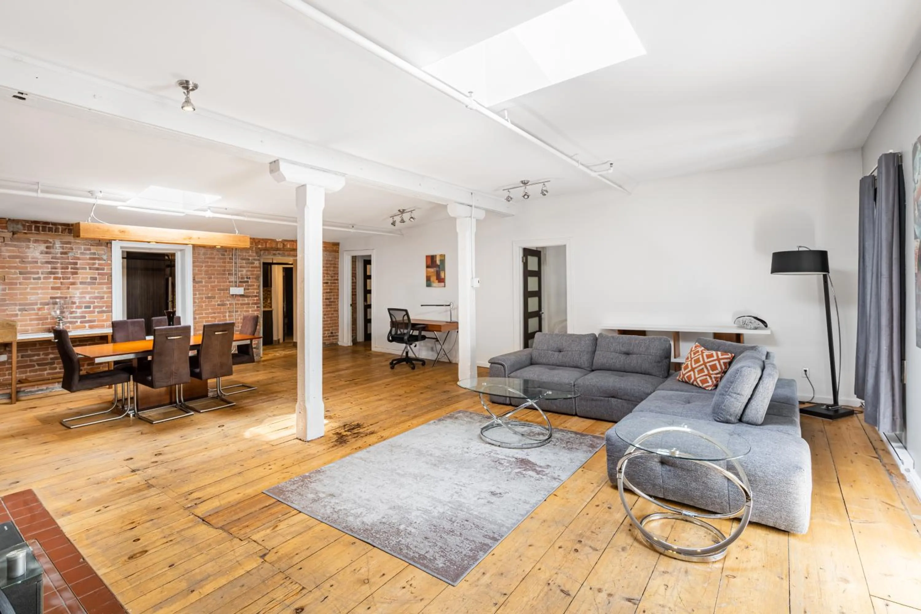 TV and multimedia in Lofts du Vieux-Port by Gray Collection