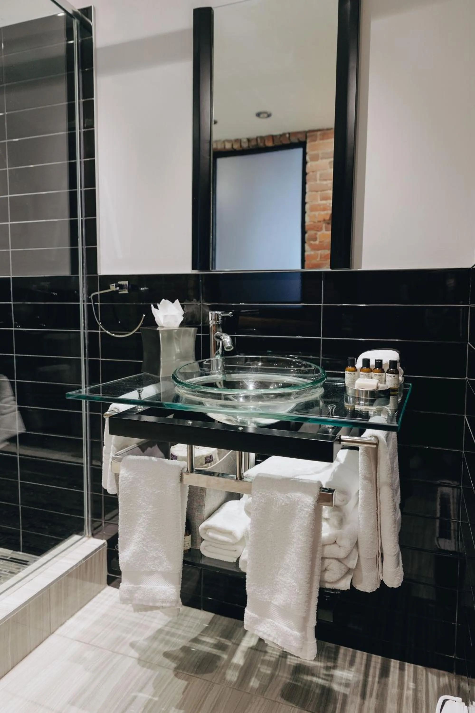 Bathroom in Lofts du Vieux-Port by Gray Collection