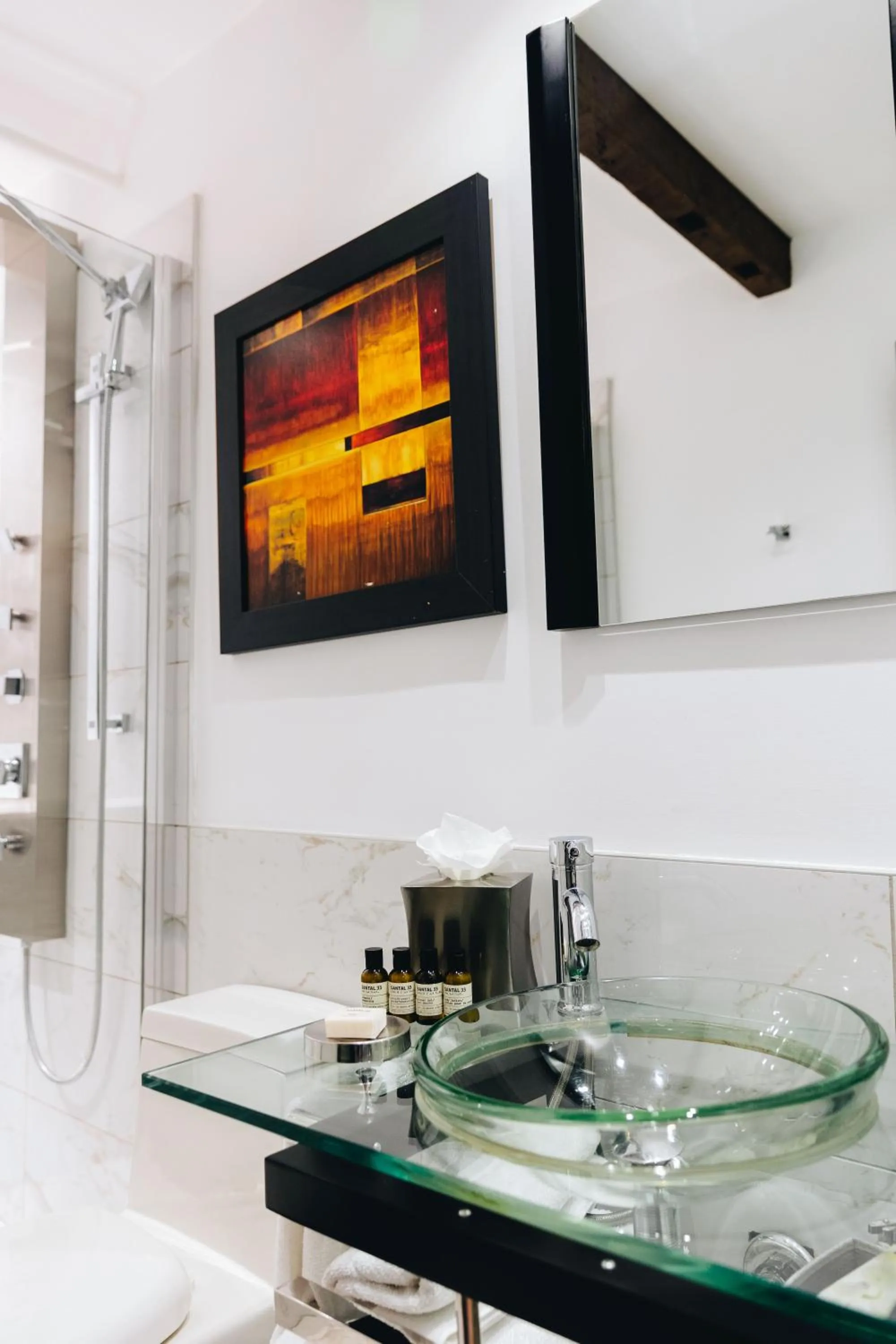 Bathroom in Lofts du Vieux-Port by Gray Collection