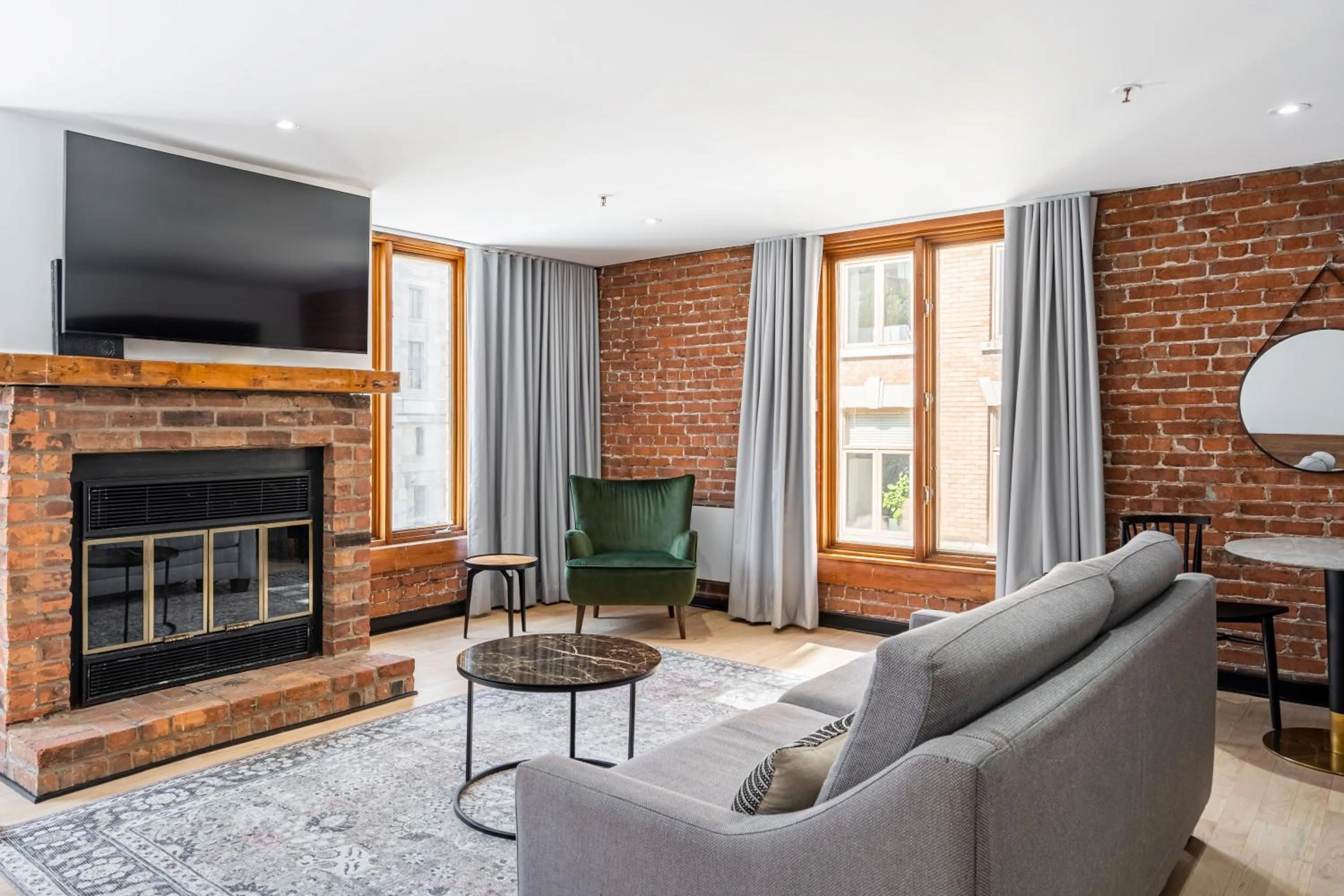 TV and multimedia in Lofts du Vieux-Port by Gray Collection