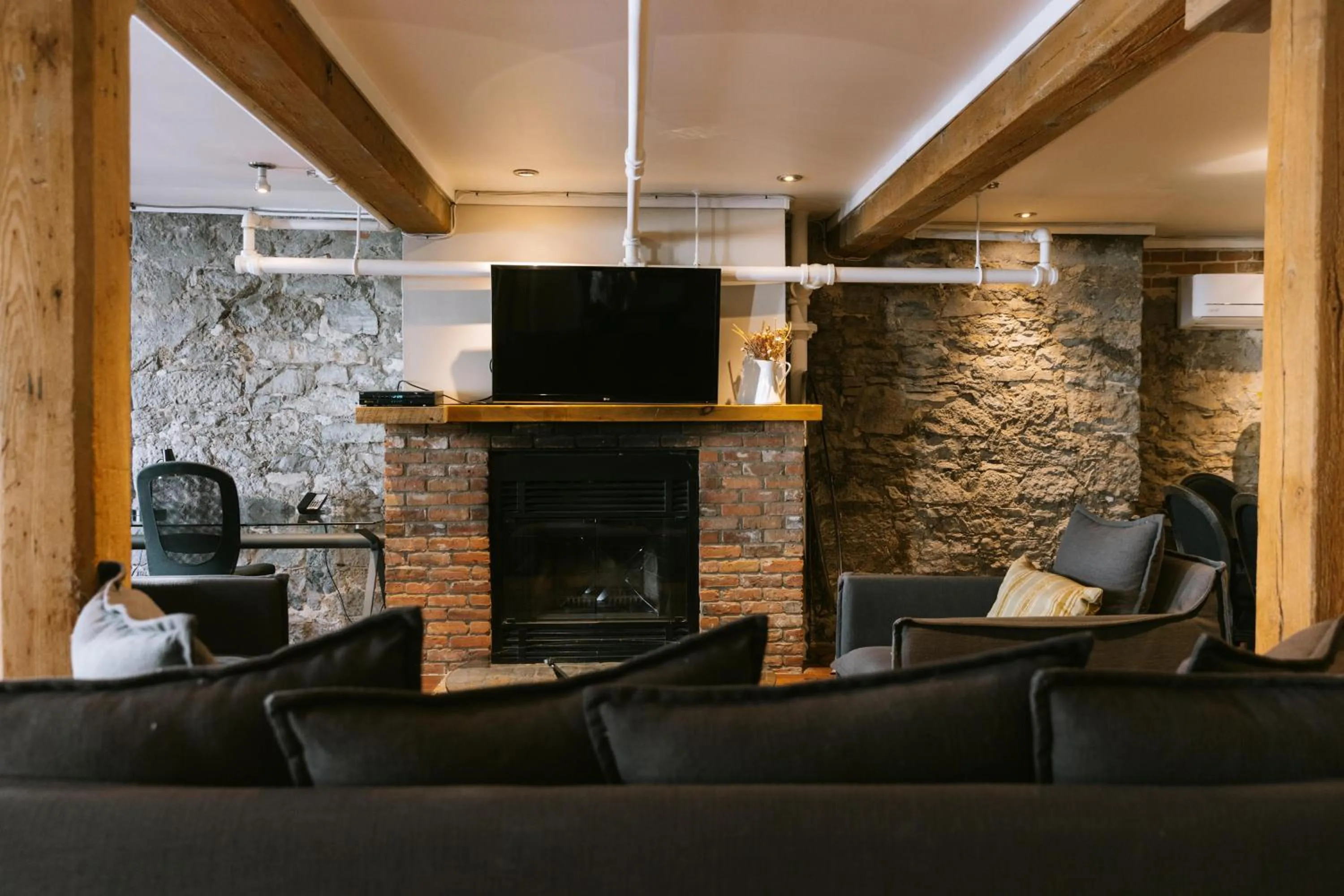 TV and multimedia in Lofts du Vieux-Port by Gray Collection