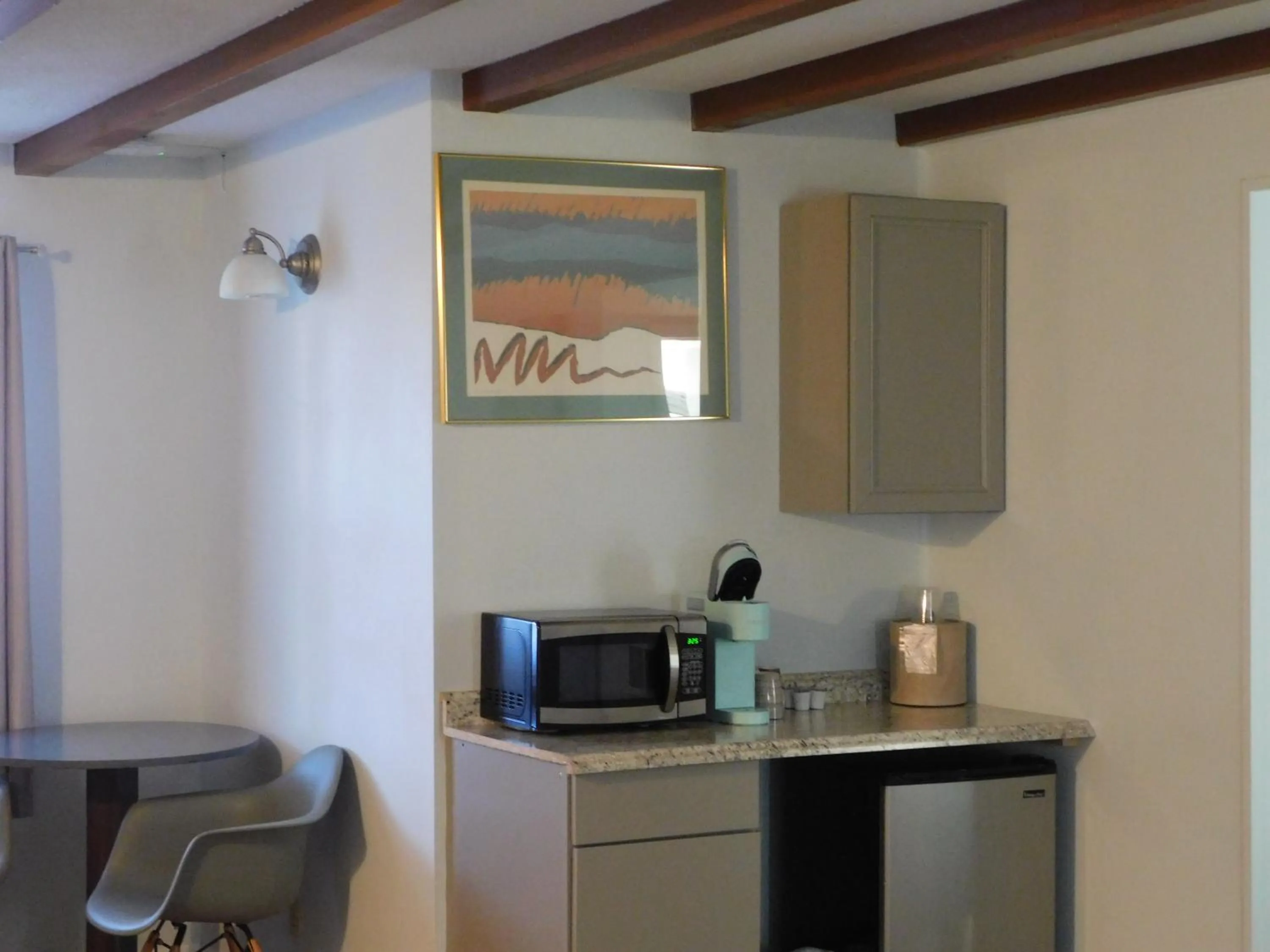 Coffee/tea facilities in Silver Ridge Lodge