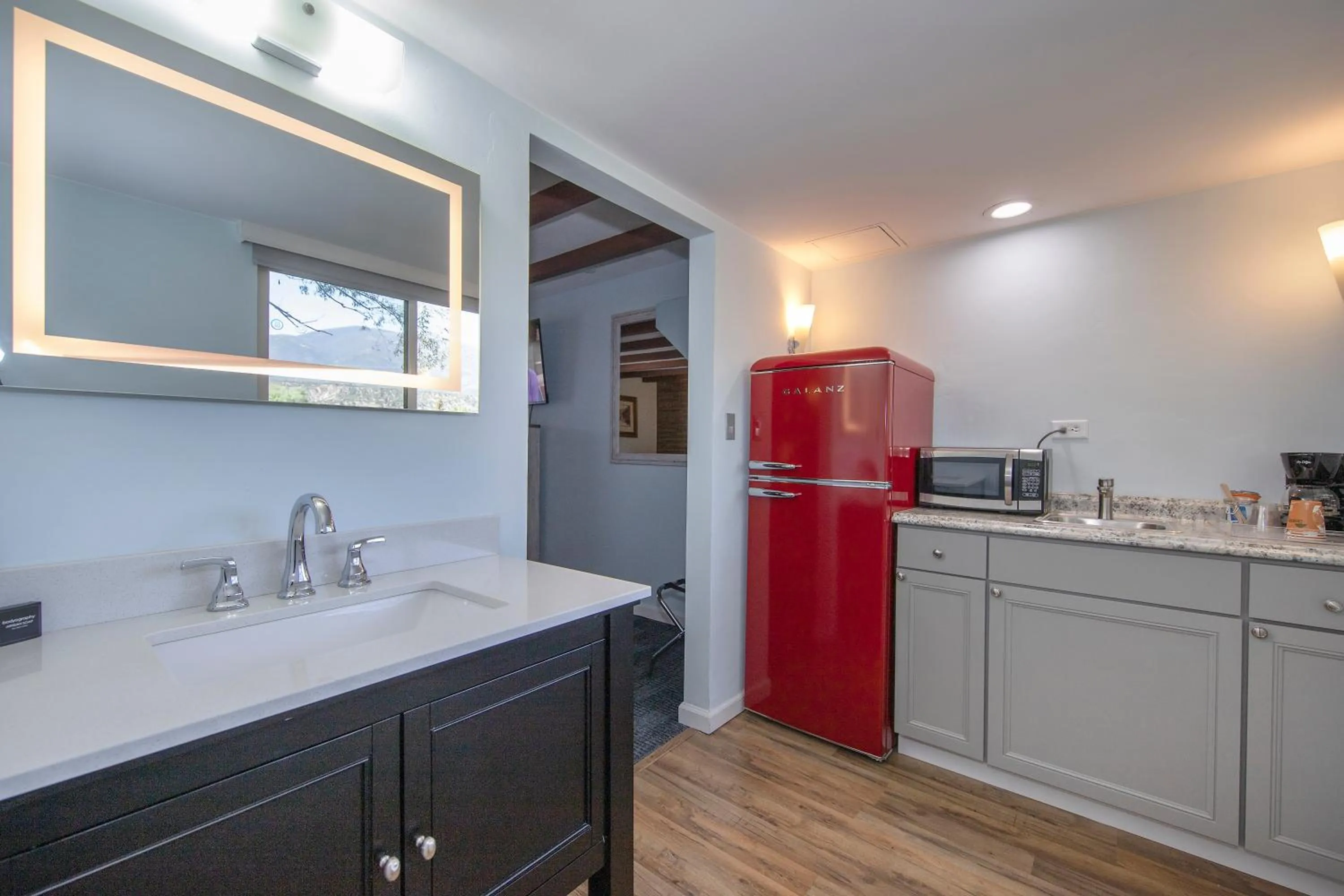 Coffee/tea facilities in Silver Ridge Lodge
