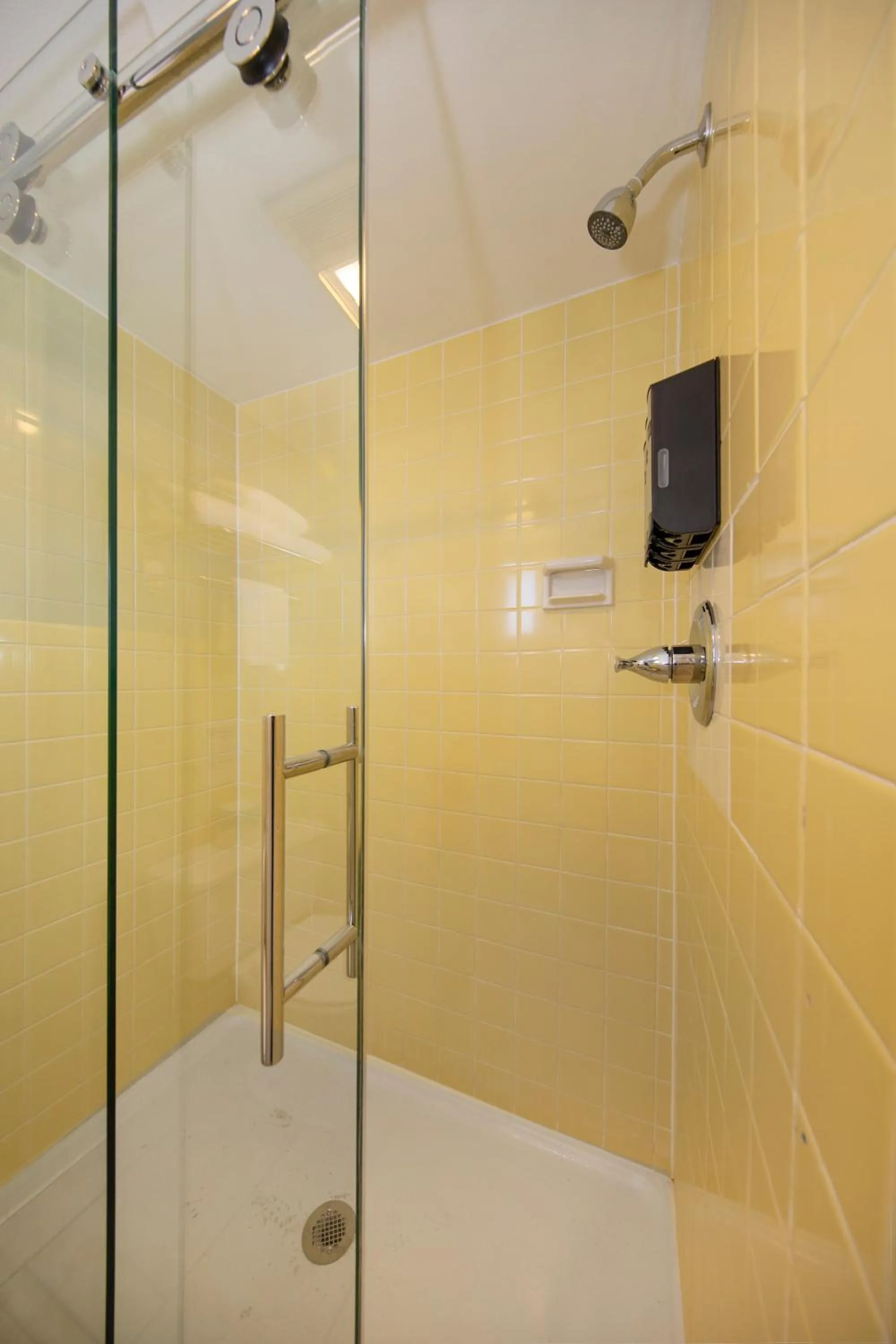 Shower in Silver Ridge Lodge